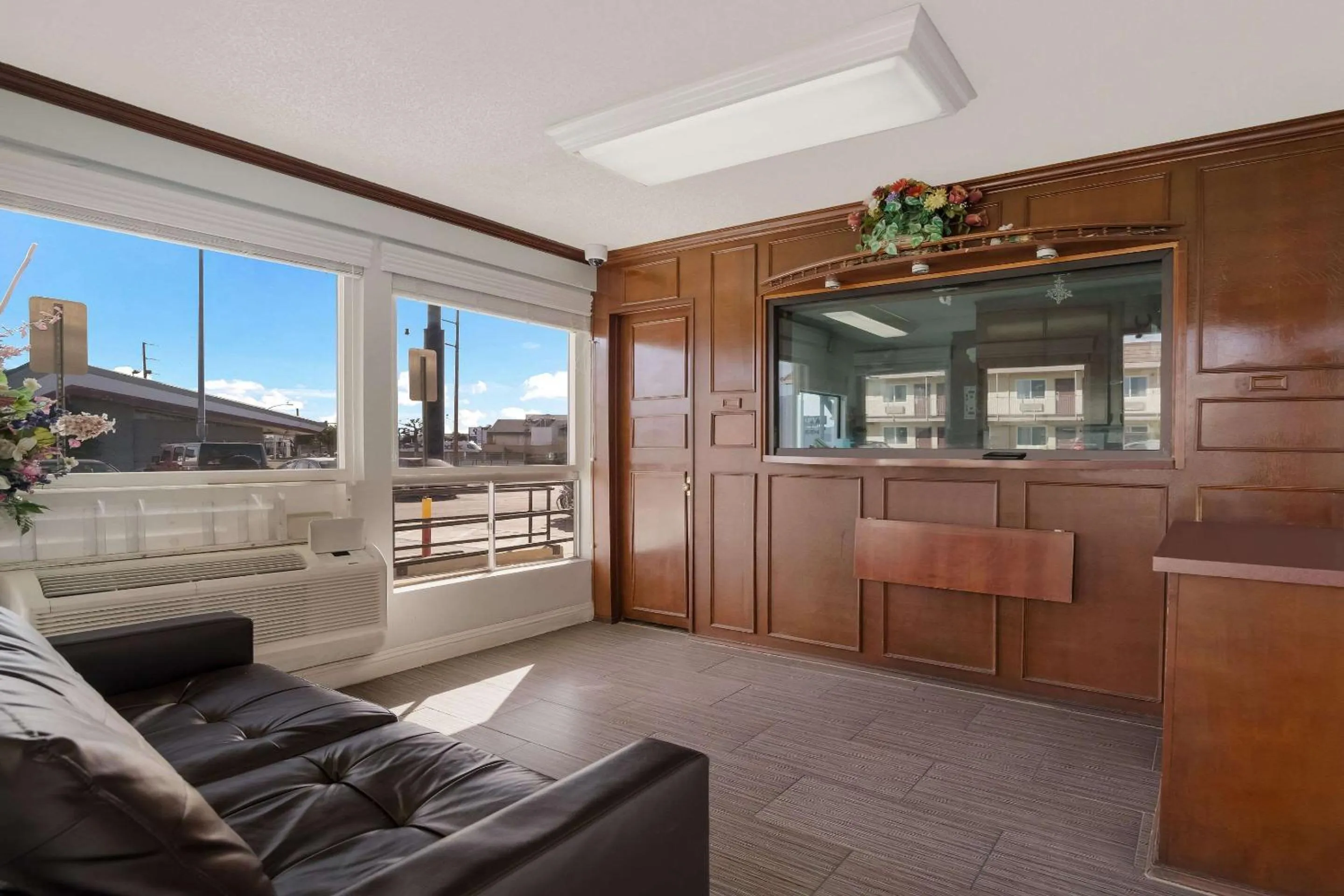 Lobby or reception in Rodeway Inn San Bernardino - Colton