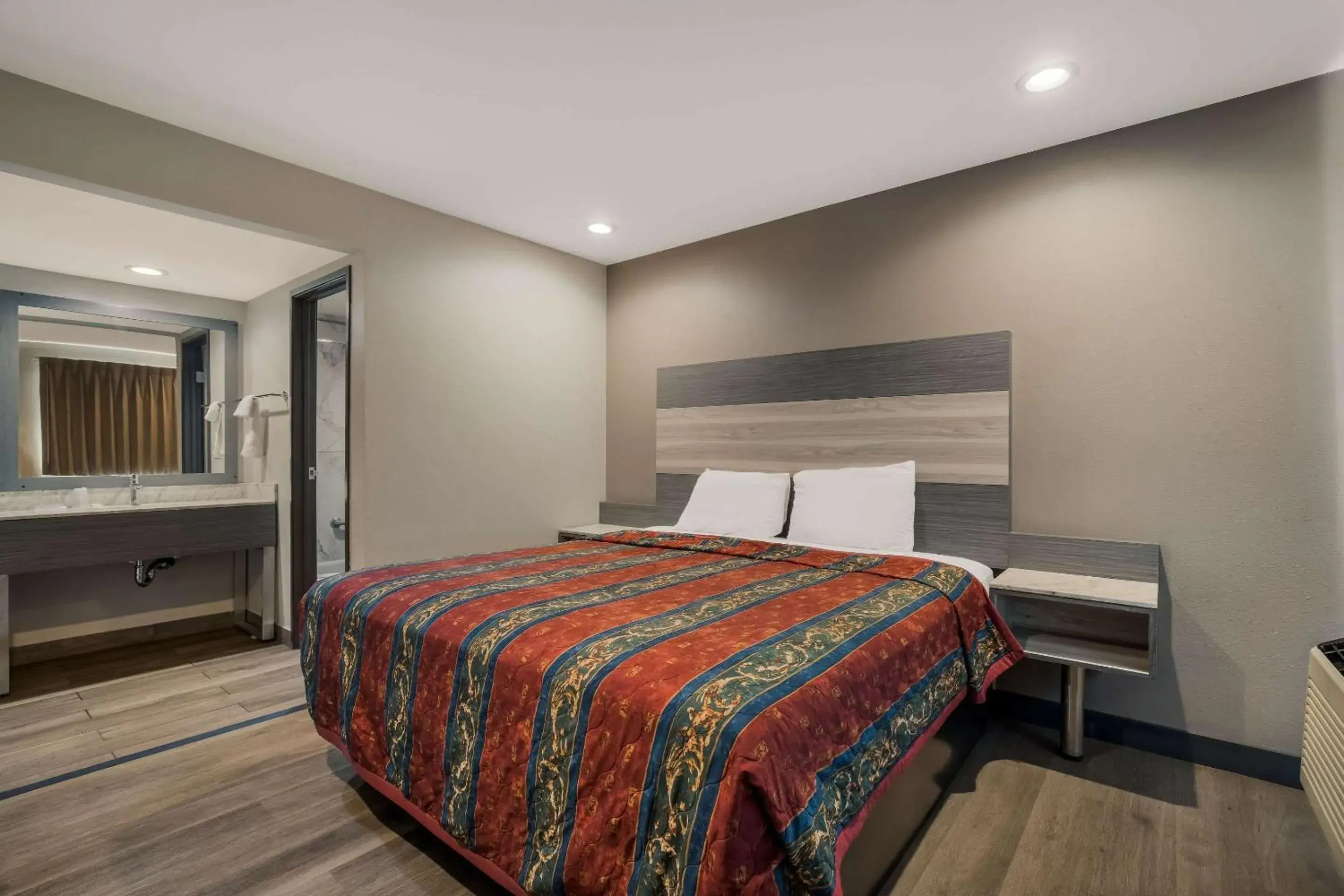 Bedroom, Bed in Rodeway Inn San Bernardino - Colton Bedroom, Bed in Rodeway Inn San Bernardino - Colton