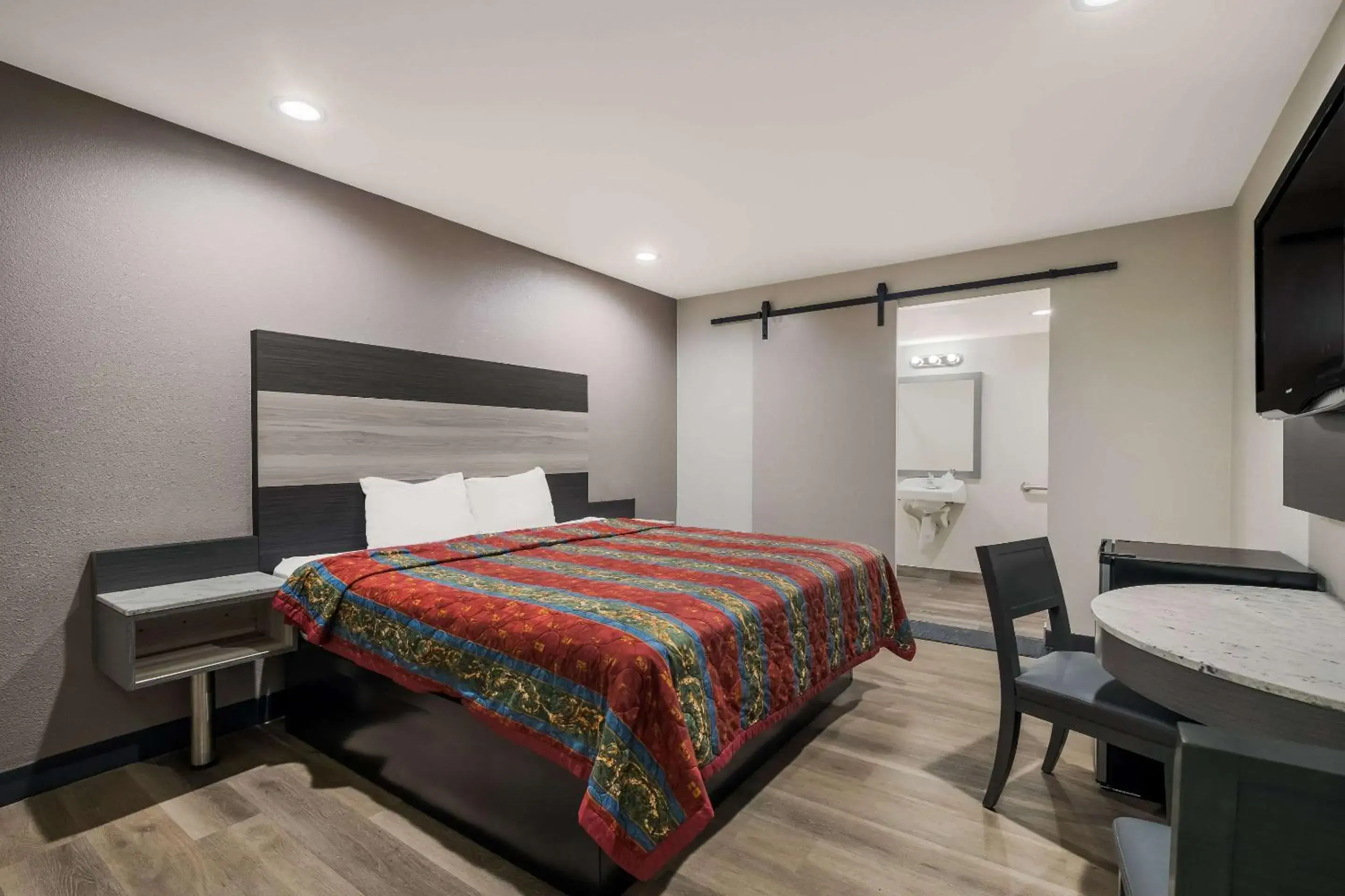 Bedroom, Bed in Rodeway Inn San Bernardino - Colton Bedroom, Bed in Rodeway Inn San Bernardino - Colton