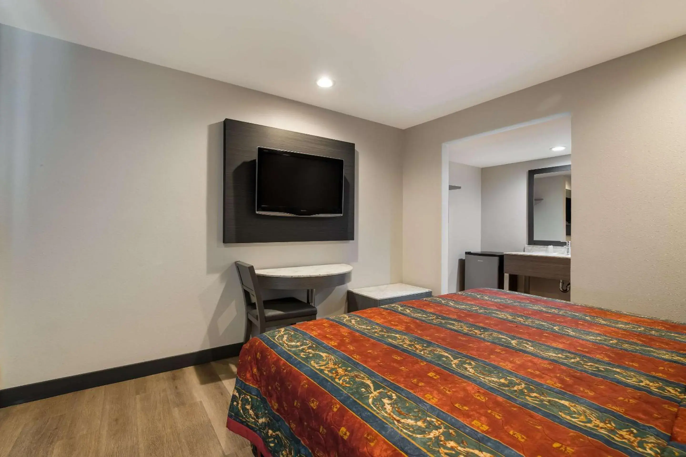 Bedroom, Bed in Rodeway Inn San Bernardino - Colton Bedroom, Bed in Rodeway Inn San Bernardino - Colton