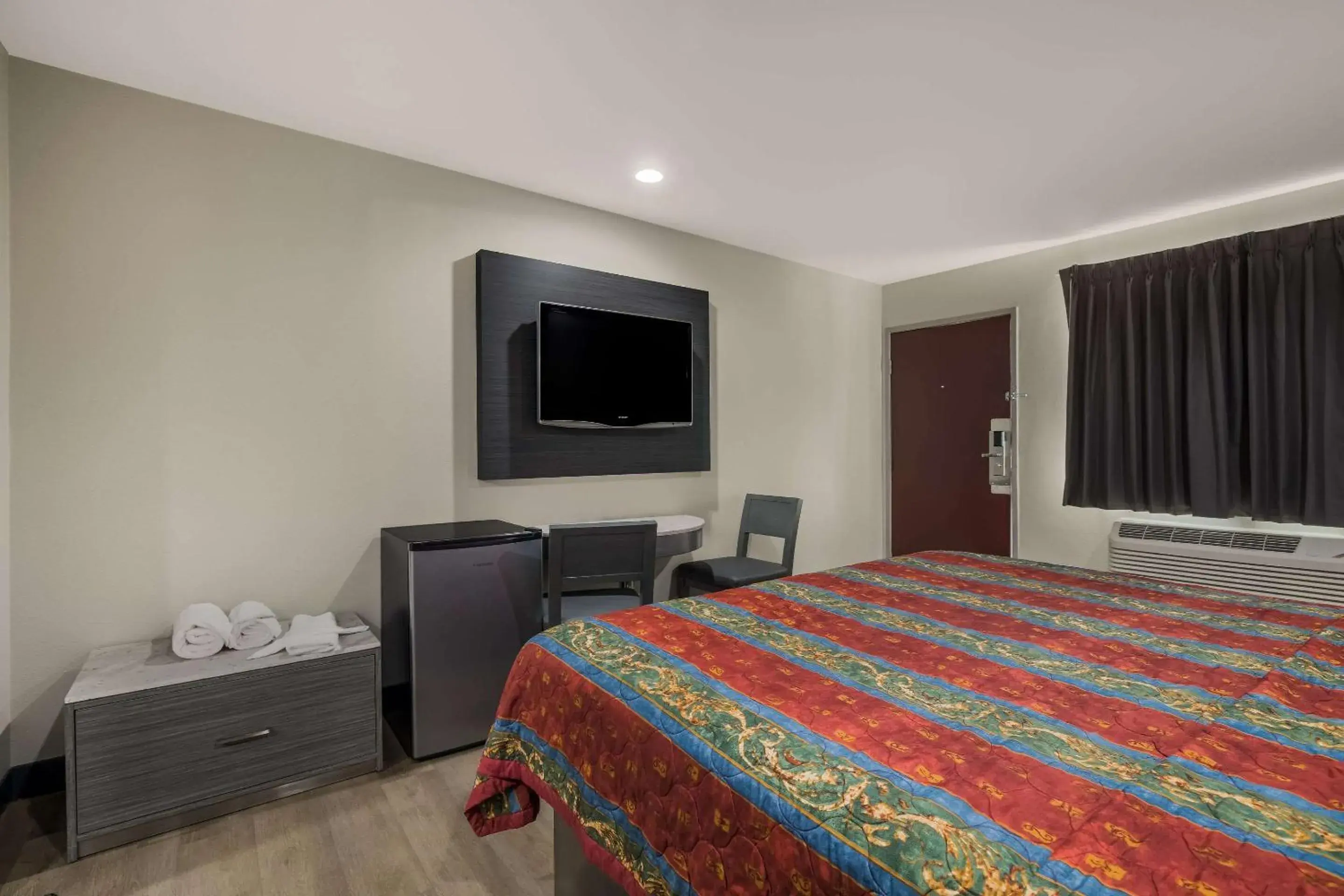 Bedroom, Bed in Rodeway Inn San Bernardino - Colton Bedroom, Bed in Rodeway Inn San Bernardino - Colton