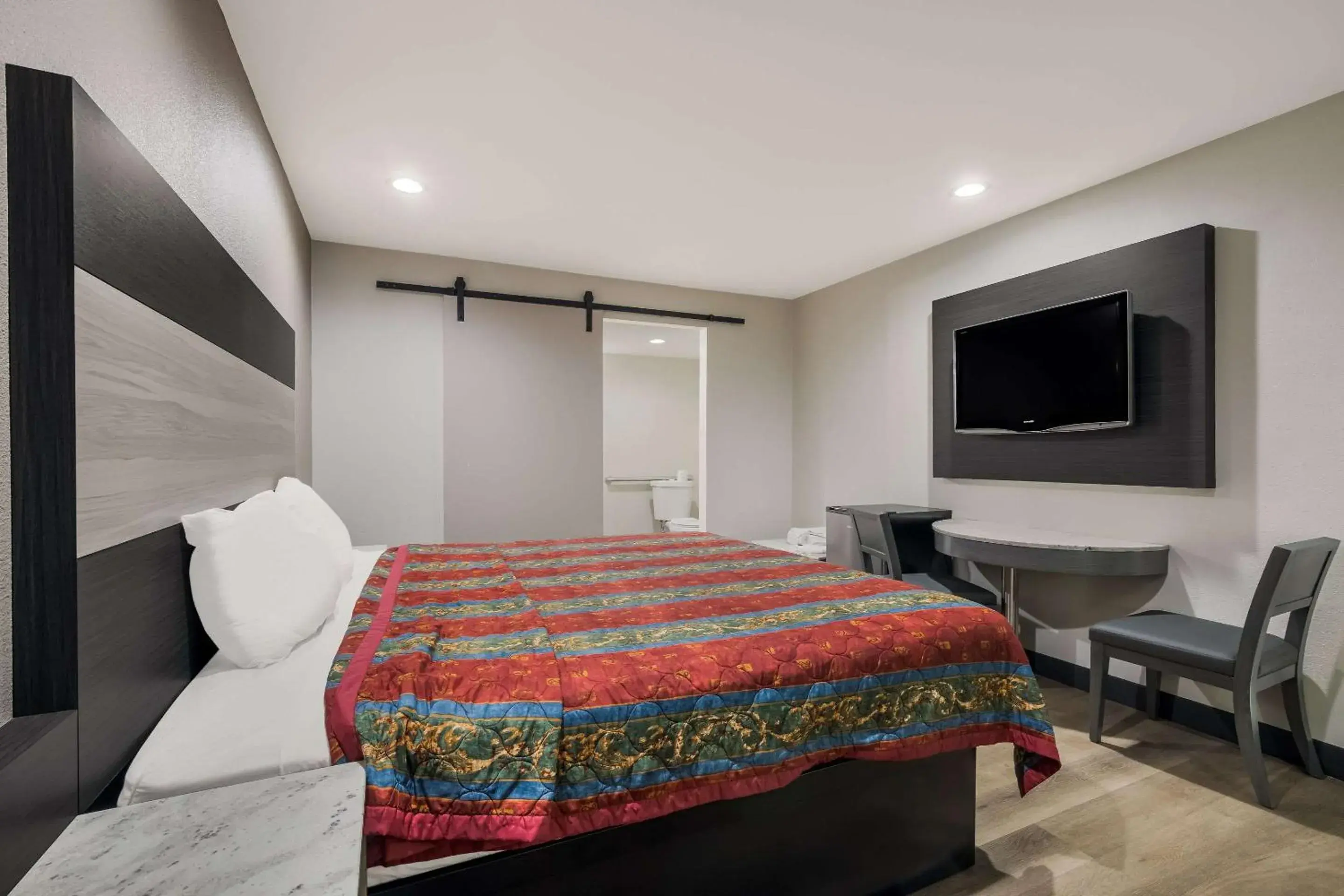 Bedroom, Bed in Rodeway Inn San Bernardino - Colton Bedroom, Bed in Rodeway Inn San Bernardino - Colton