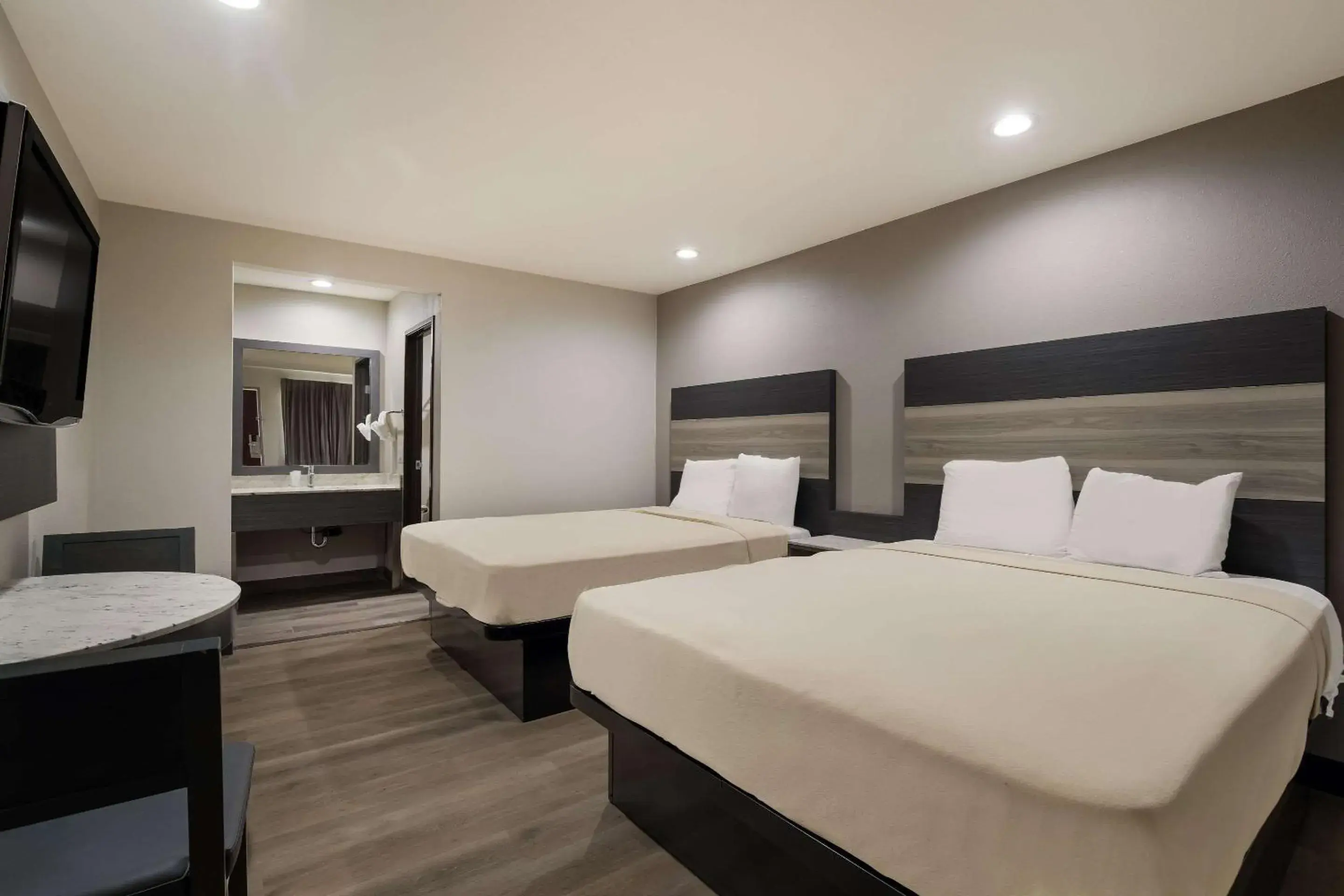 Bedroom, Bed in Rodeway Inn San Bernardino - Colton Bedroom, Bed in Rodeway Inn San Bernardino - Colton