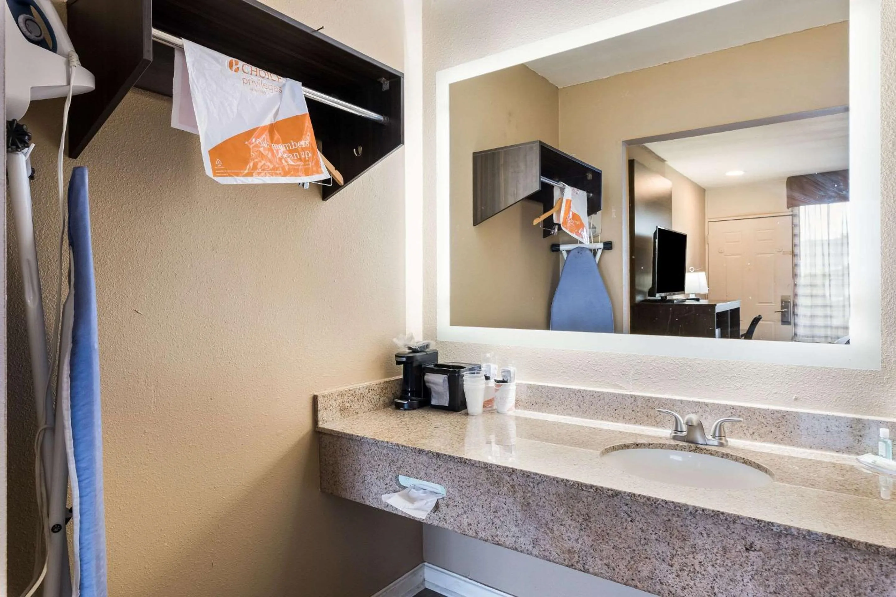 Bathroom in Quality Inn