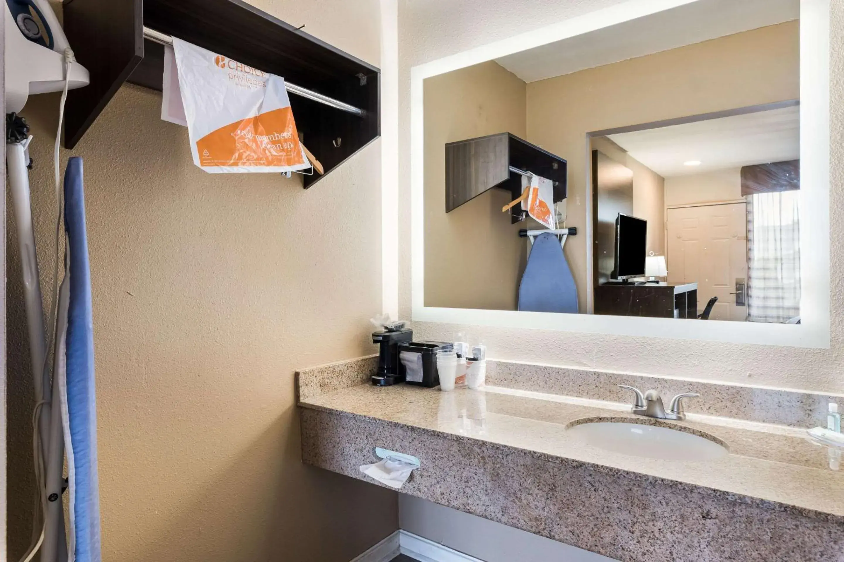 Bathroom in Quality Inn Bathroom in Quality Inn