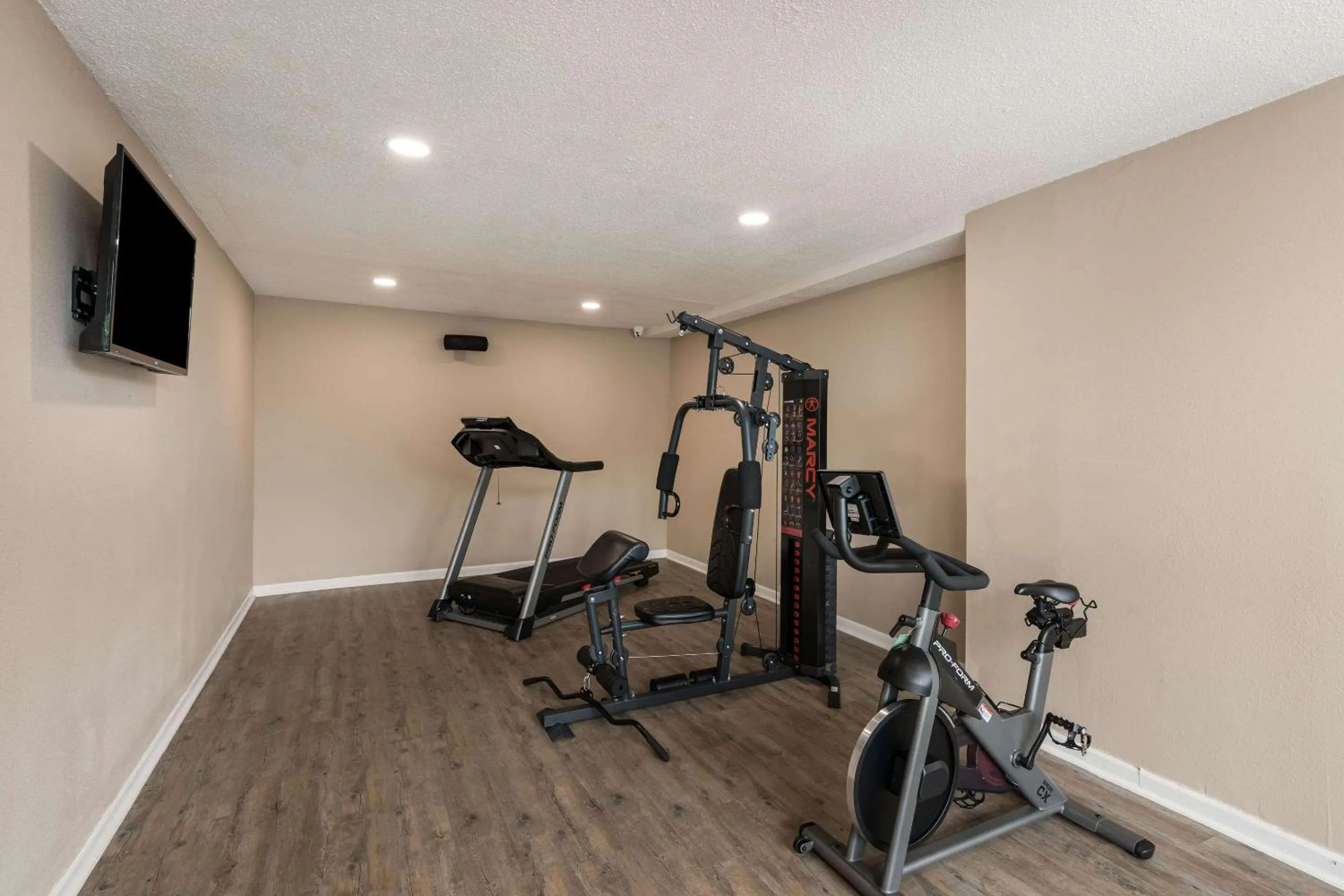 Fitness centre/facilities in Quality Inn