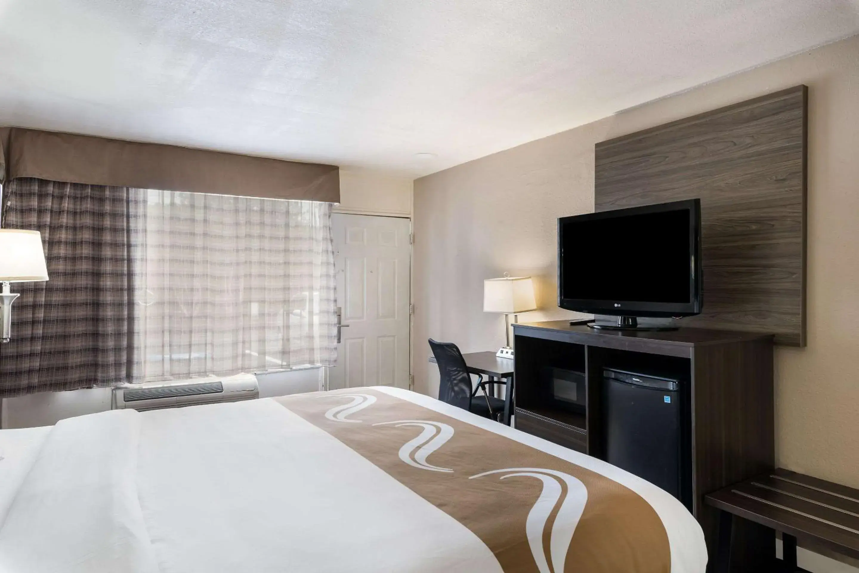 Bedroom, Bed in Quality Inn Bedroom, Bed in Quality Inn