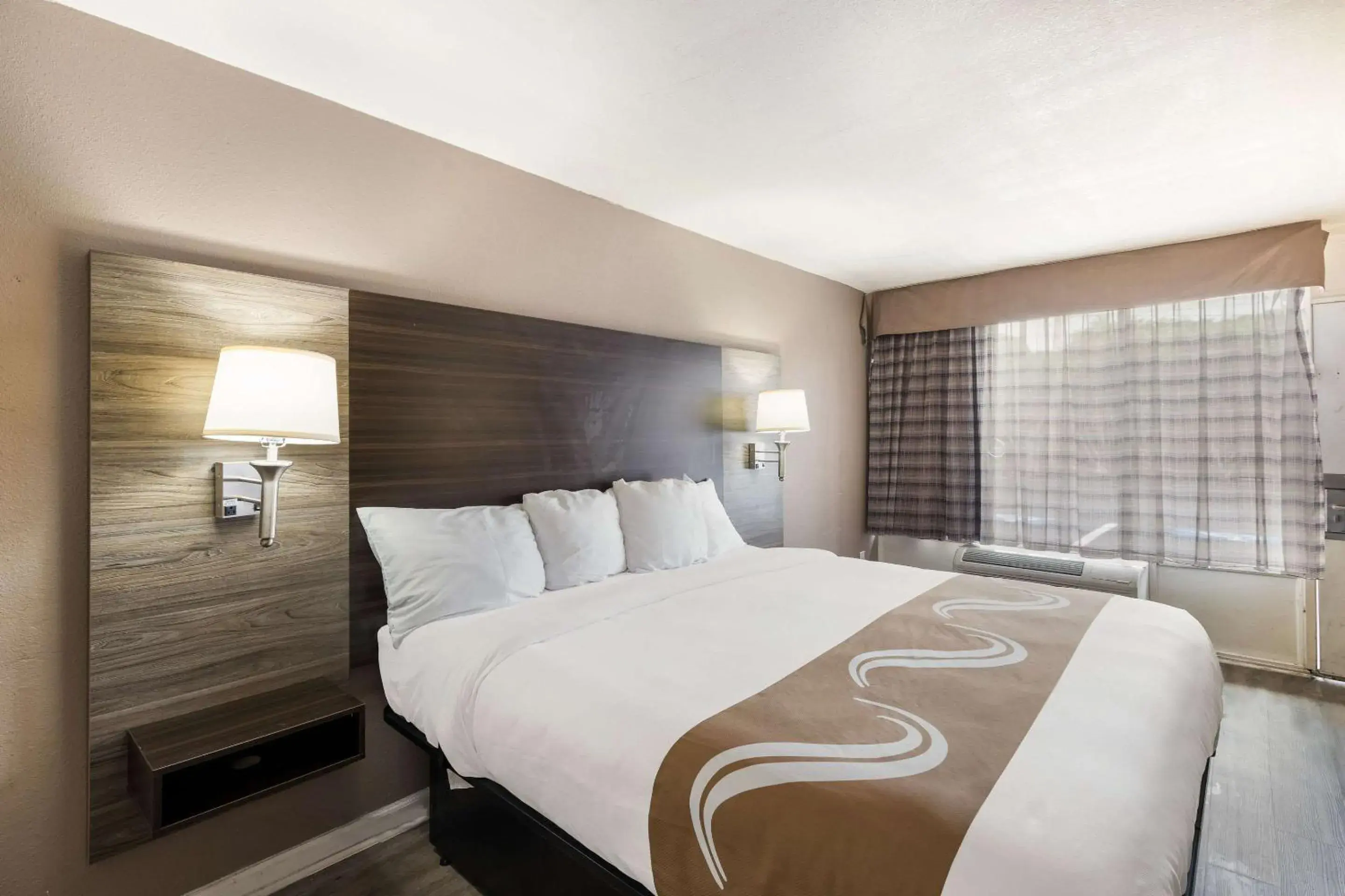 Bedroom, Bed in Quality Inn Bedroom, Bed in Quality Inn