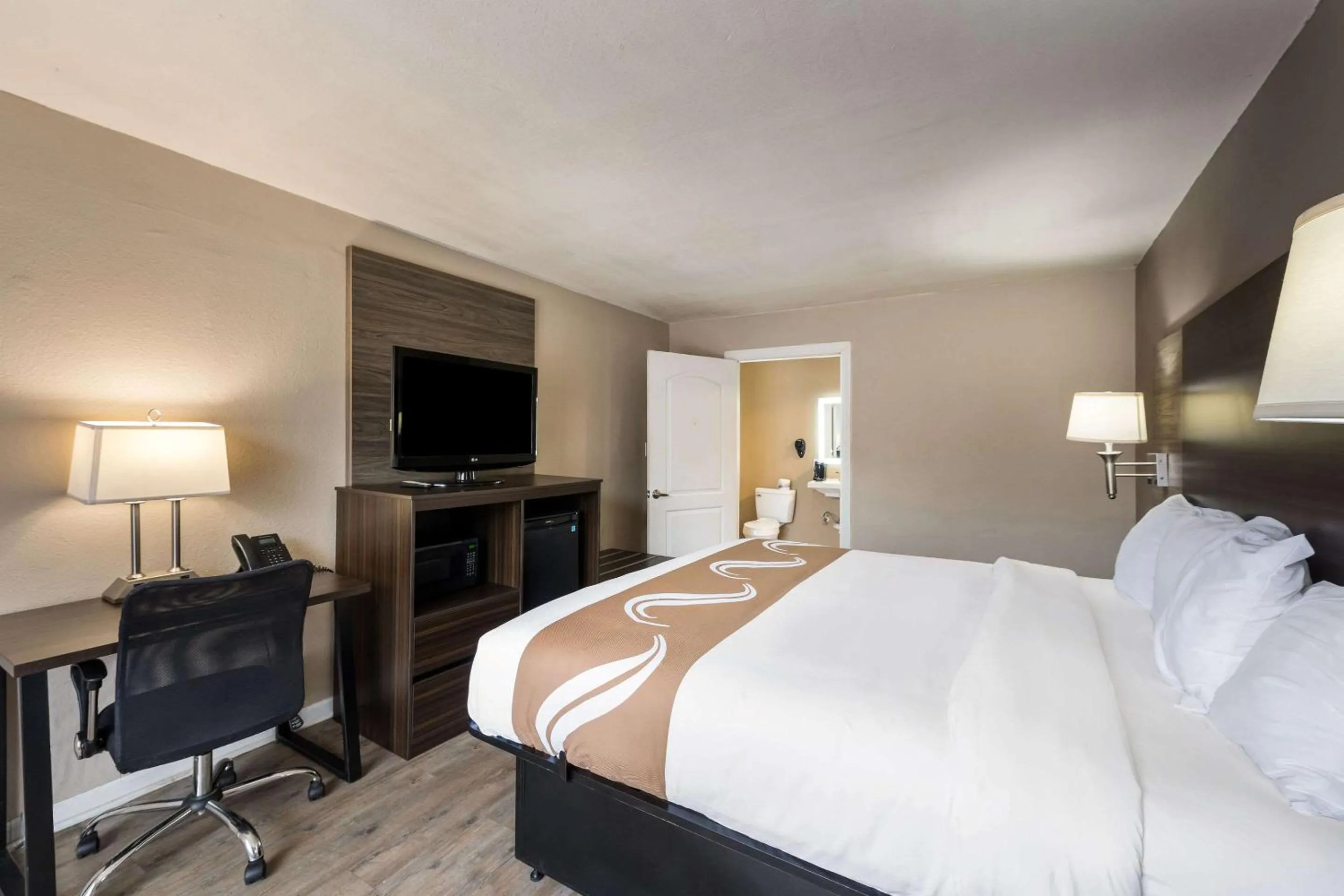 Bedroom, Bed in Quality Inn