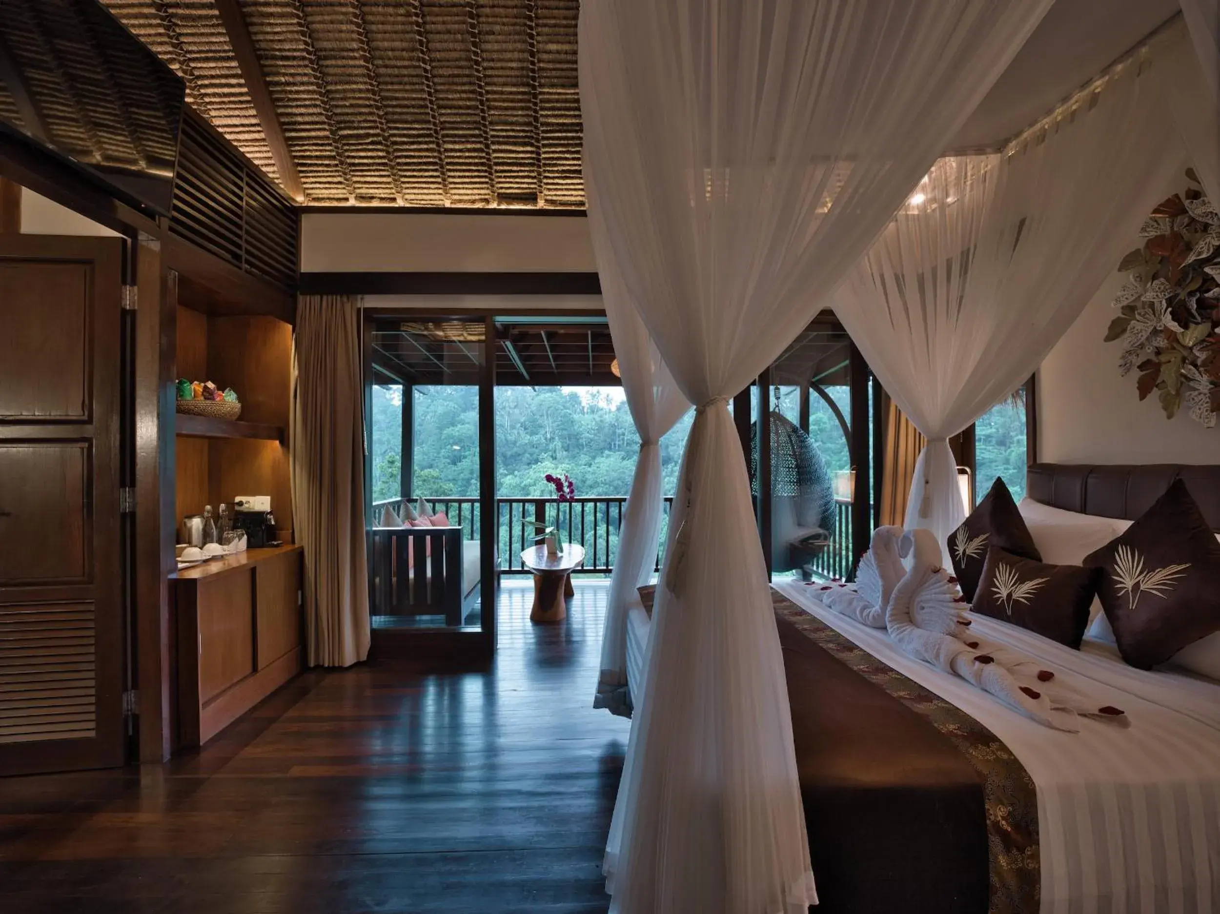 Bedroom, Bed in Nandini Jungle by Hanging Gardens Bedroom, Bed in Nandini Jungle by Hanging Gardens