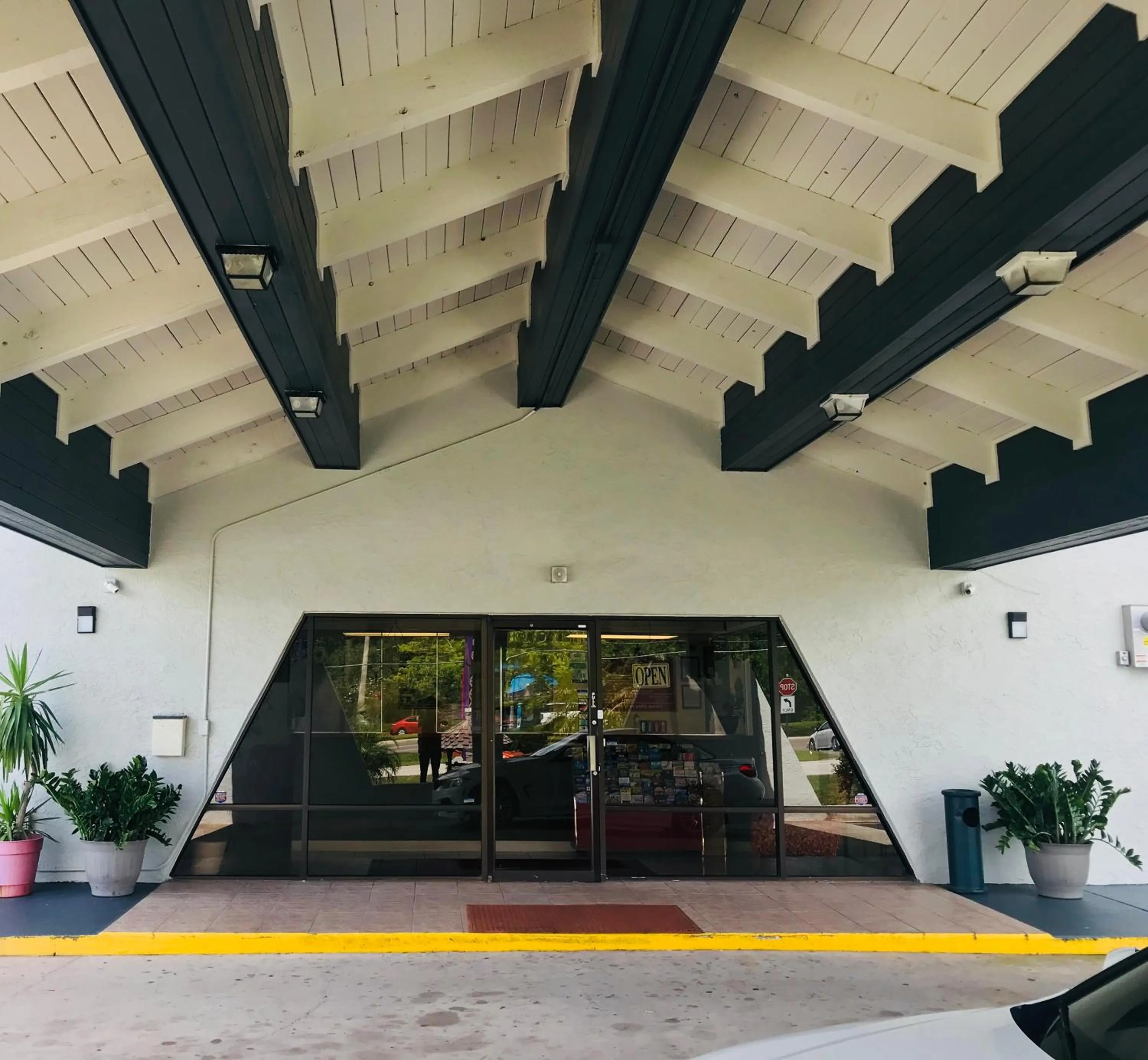 Facade/entrance in The keys