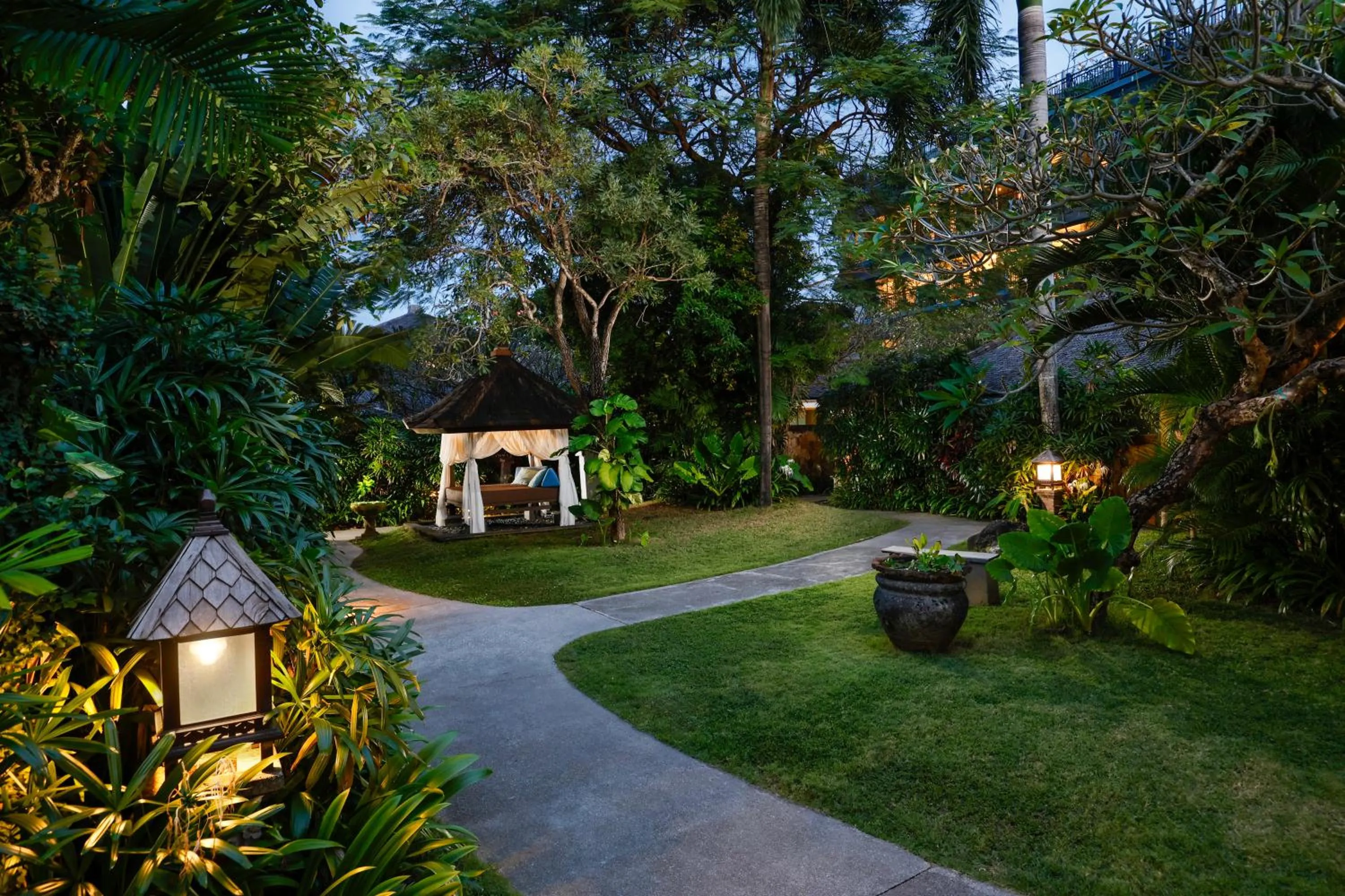 Garden in Rama Beach Resort and Villas