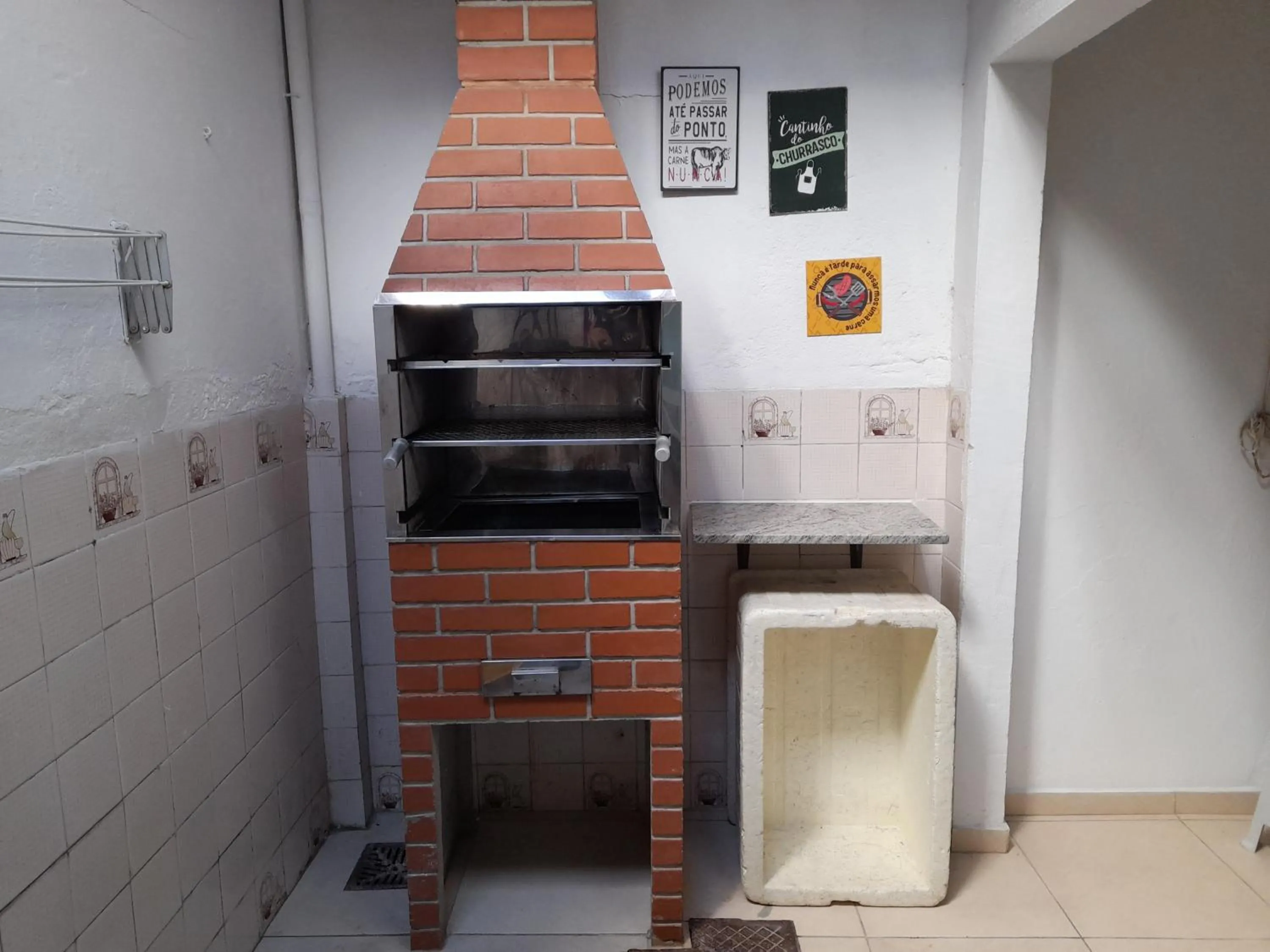 BBQ facilities in CASA a 3 MIN a PÉ da PRAIA DO FORTE - CHURRASQUEIRA - WI FI