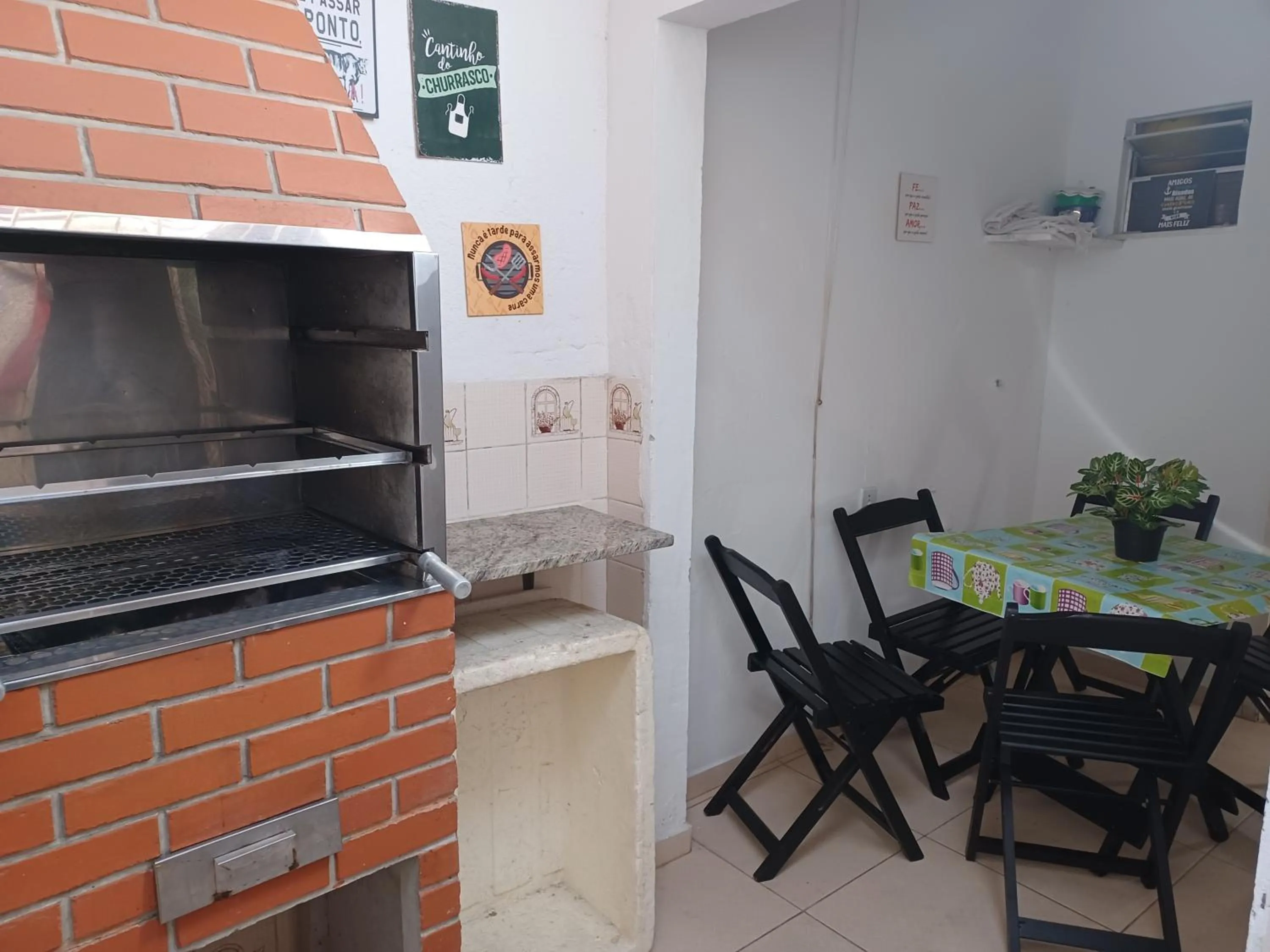 BBQ facilities in CASA a 3 MIN a PÉ da PRAIA DO FORTE - CHURRASQUEIRA - WI FI