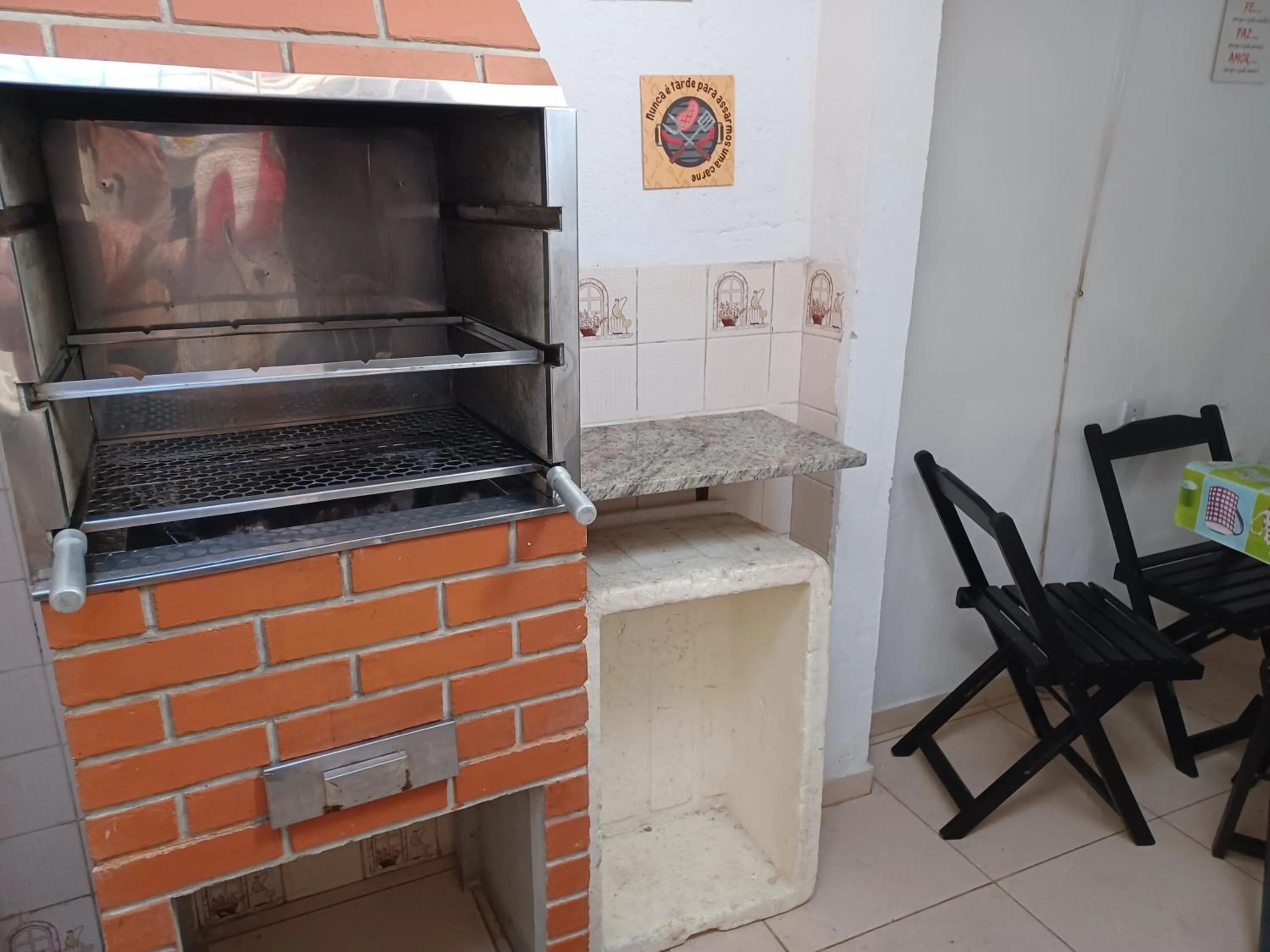 BBQ facilities in CASA a 3 MIN a PÉ da PRAIA DO FORTE - CHURRASQUEIRA - WI FI