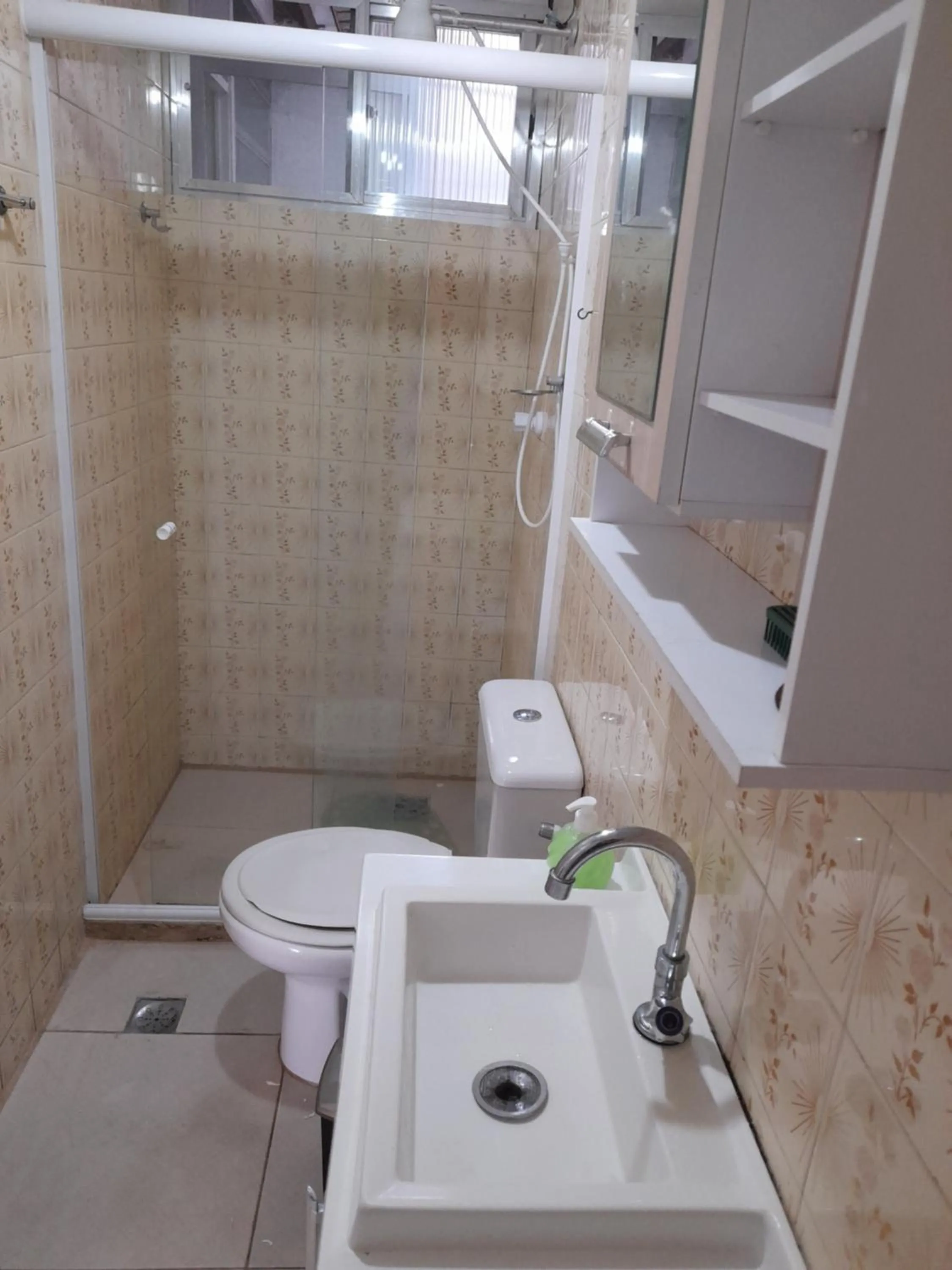 Bathroom in CASA a 3 MIN a PÉ da PRAIA DO FORTE - CHURRASQUEIRA - WI FI
