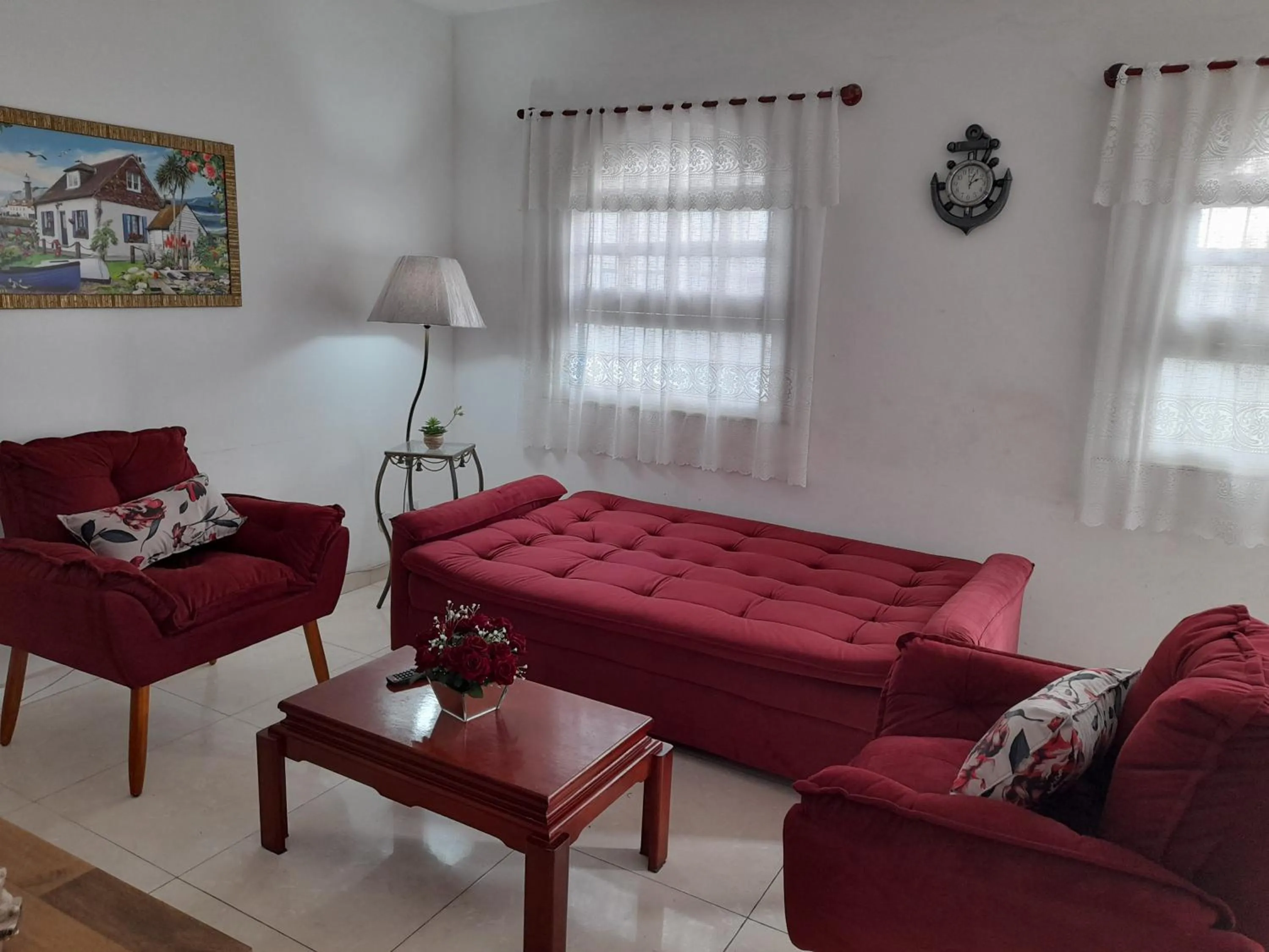 Living room in CASA a 3 MIN a PÉ da PRAIA DO FORTE - CHURRASQUEIRA - WI FI