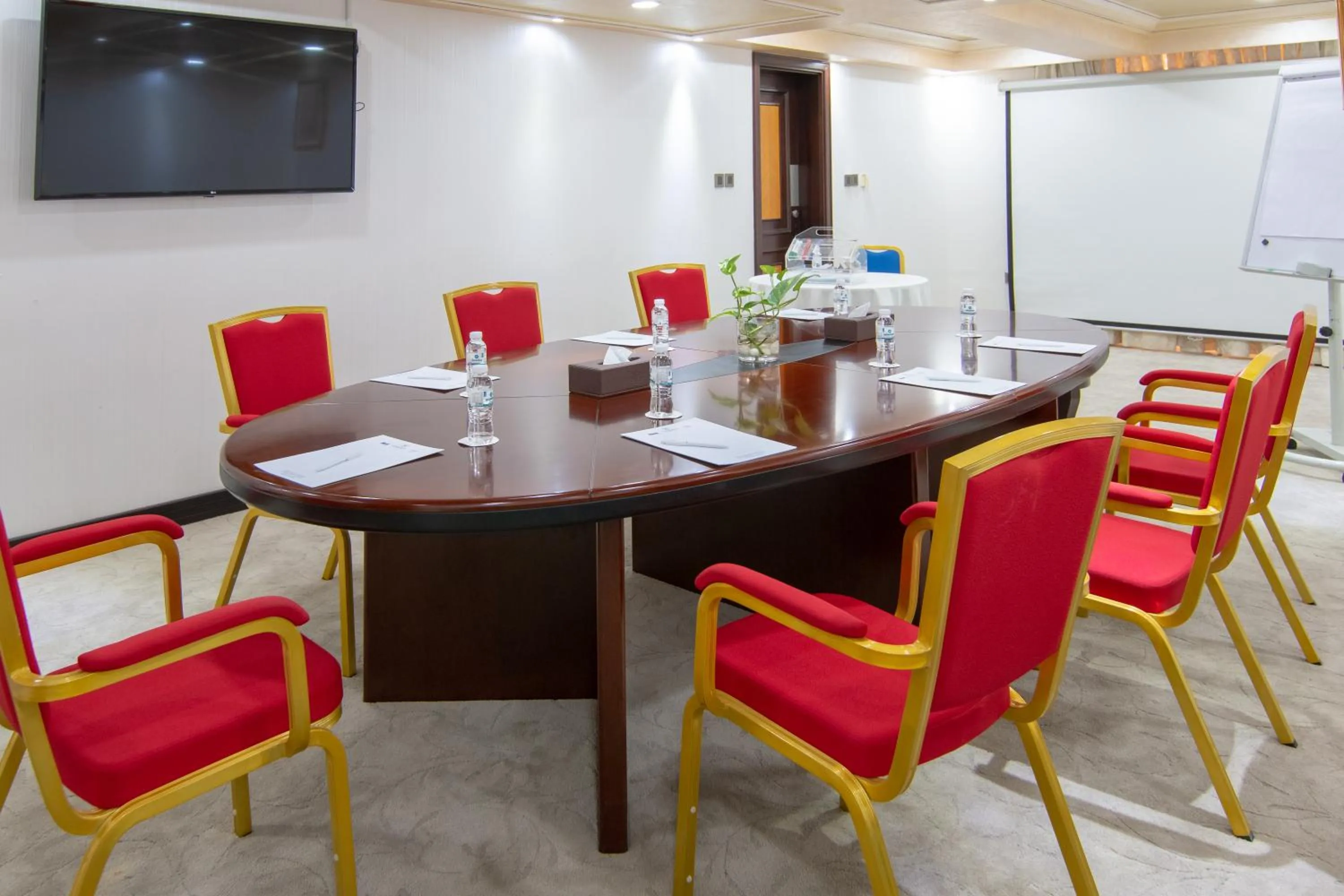 Restaurant/places to eat in Garden Hotel Muscat By Royal Titan Group