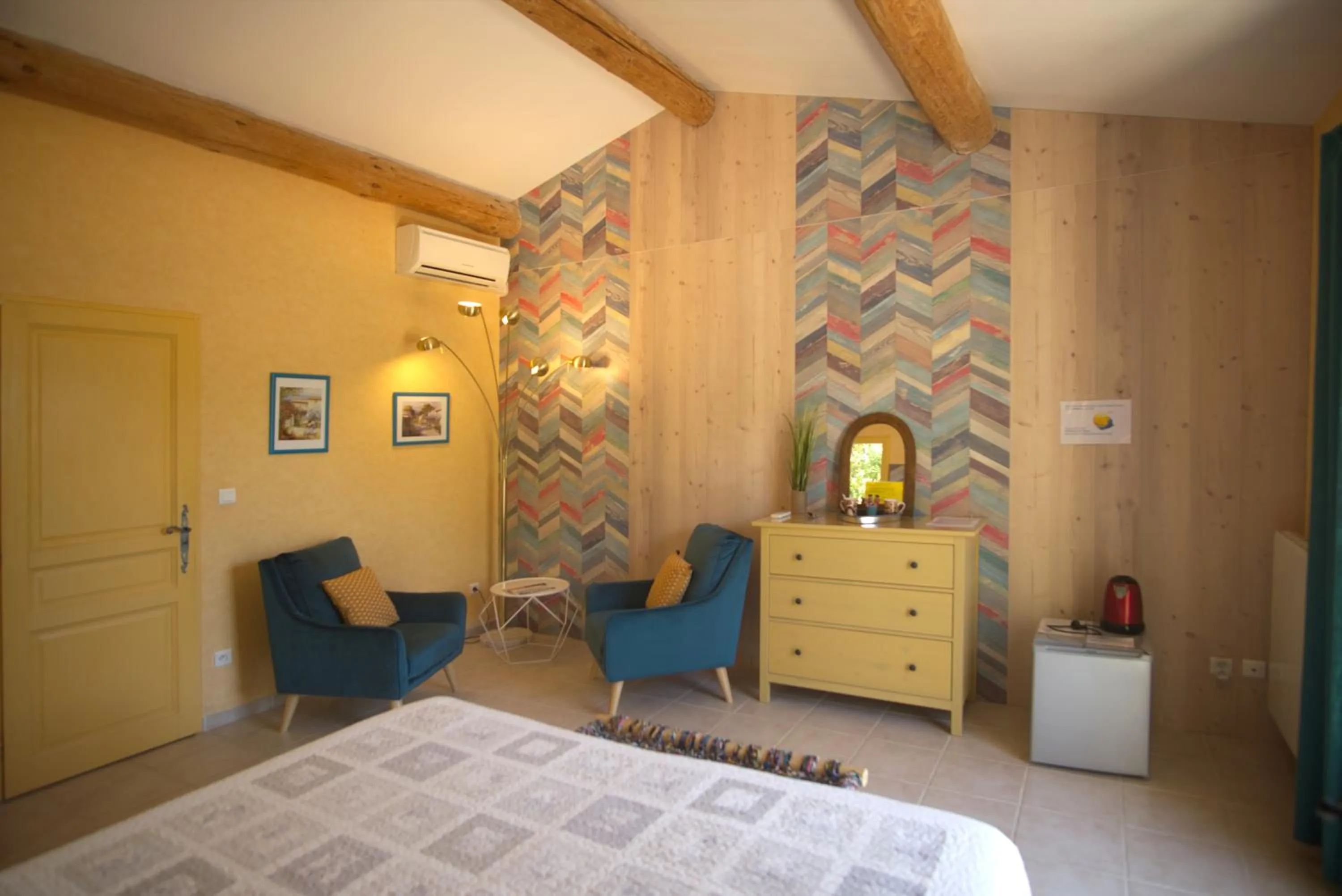 Seating area, Bed in Mas Val-Chênaie Gordes