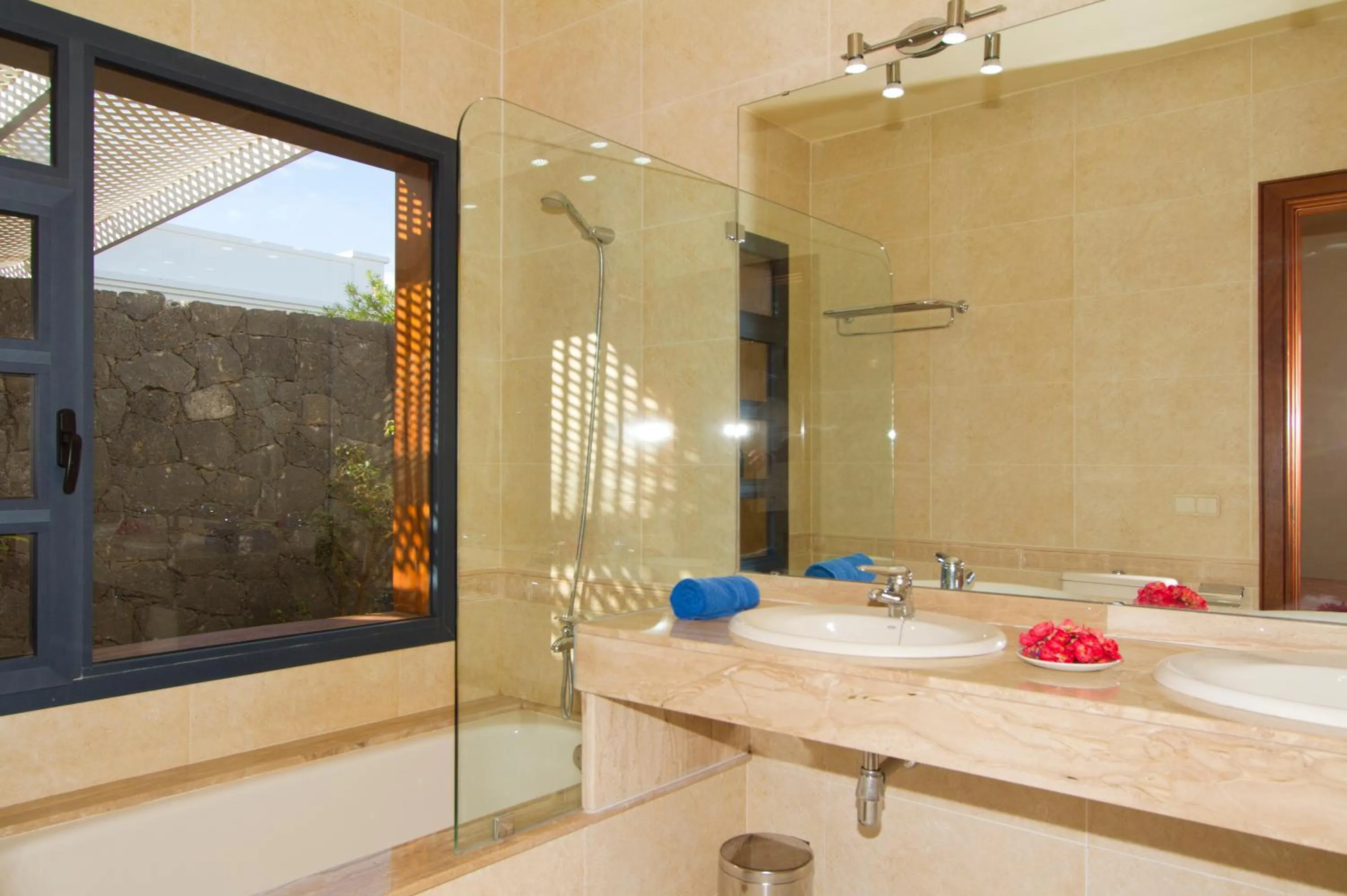Bathroom in Sun Grove Villas & Spa