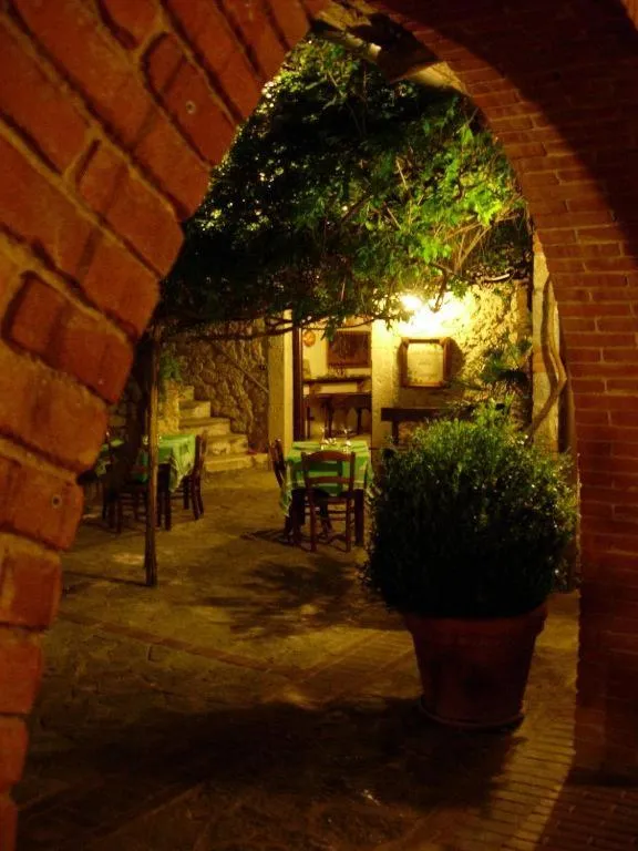 Restaurant/places to eat in La Caveja