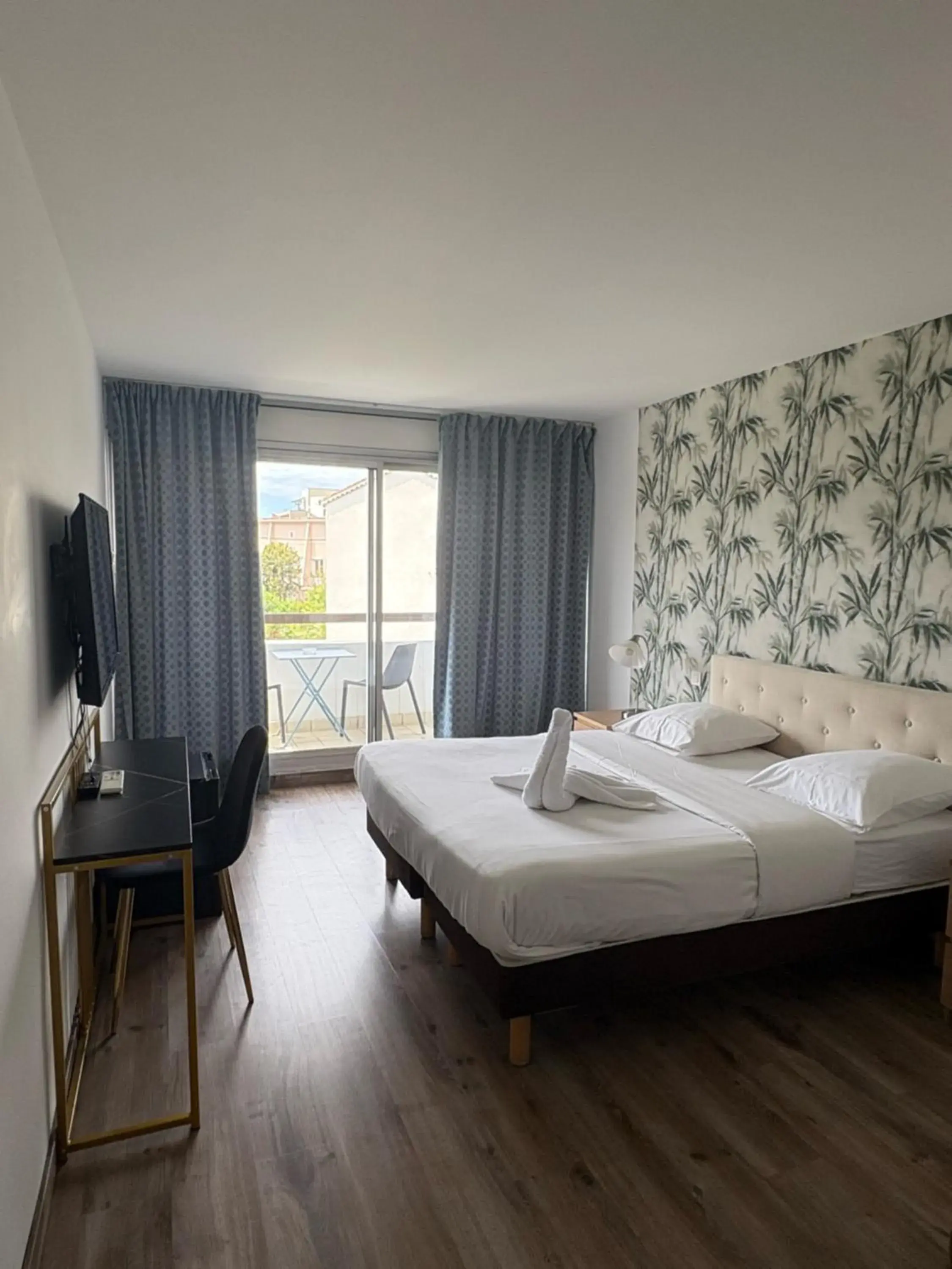 Double Room with Balcony in Hotel Sable Et Soleil - Port, Plage & Jacuzzi privé Double Room with Balcony in Hotel Sable Et Soleil - Port, Plage & Jacuzzi privé