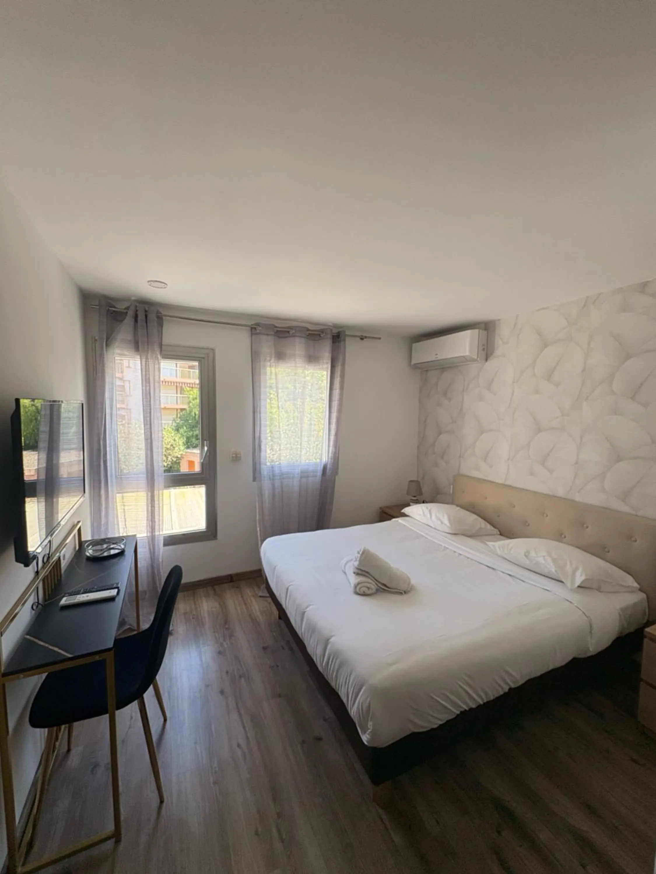 Bed in Hotel Sable Et Soleil - Port, Plage & Jacuzzi privé