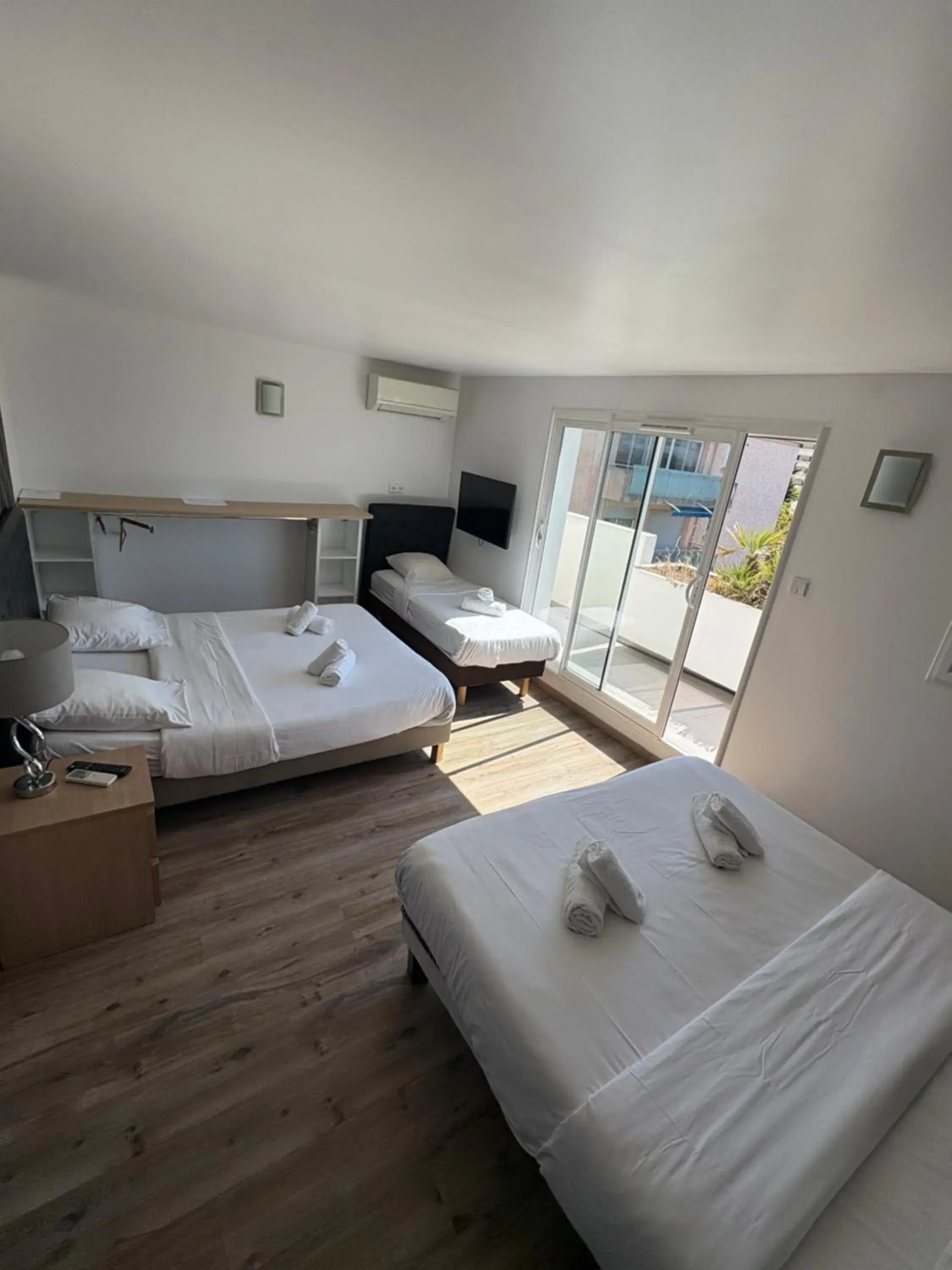 Family Room with Terrace in Hotel Sable Et Soleil - Port, Plage & Jacuzzi privé Family Room with Terrace in Hotel Sable Et Soleil - Port, Plage & Jacuzzi privé