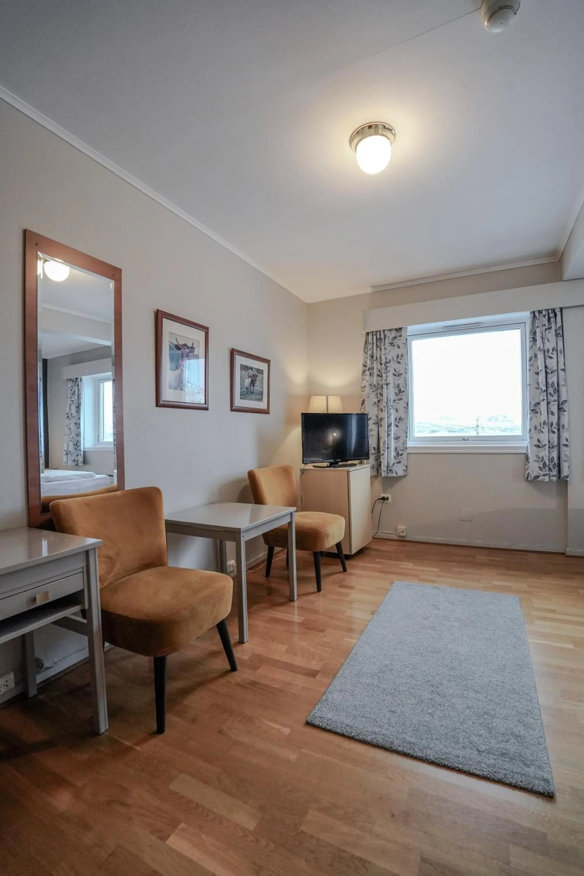 Seating area in Reisafjord Hotel