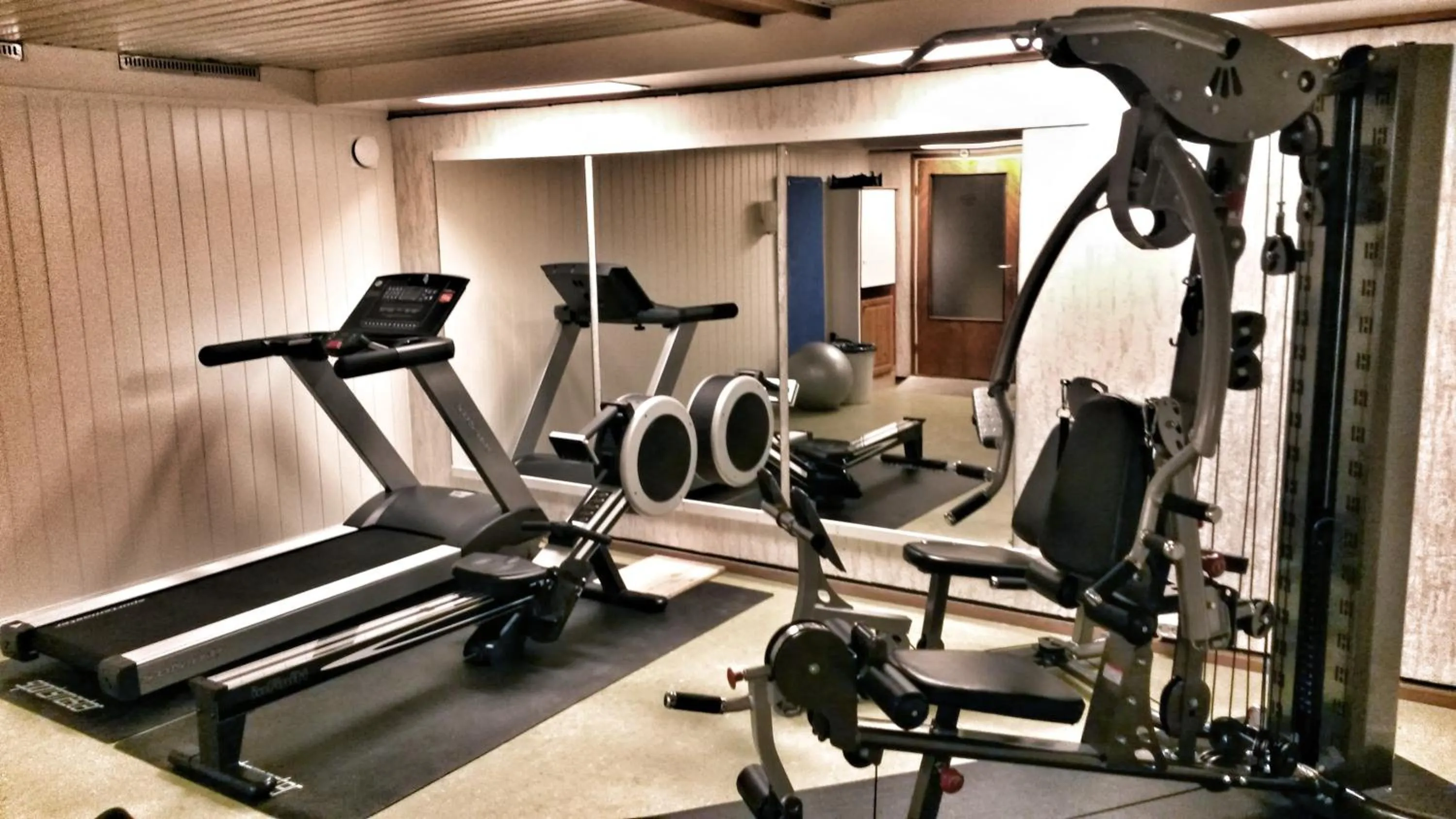 Fitness centre/facilities in Reisafjord Hotel