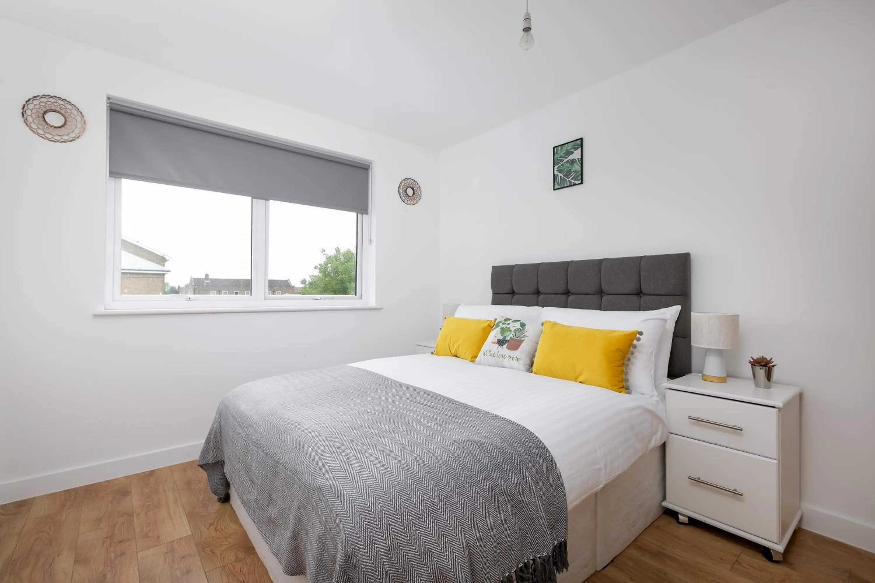 Bed in Skyvillion - COZY APARTMENTS in Enfield Town With Free Parking & Wifi