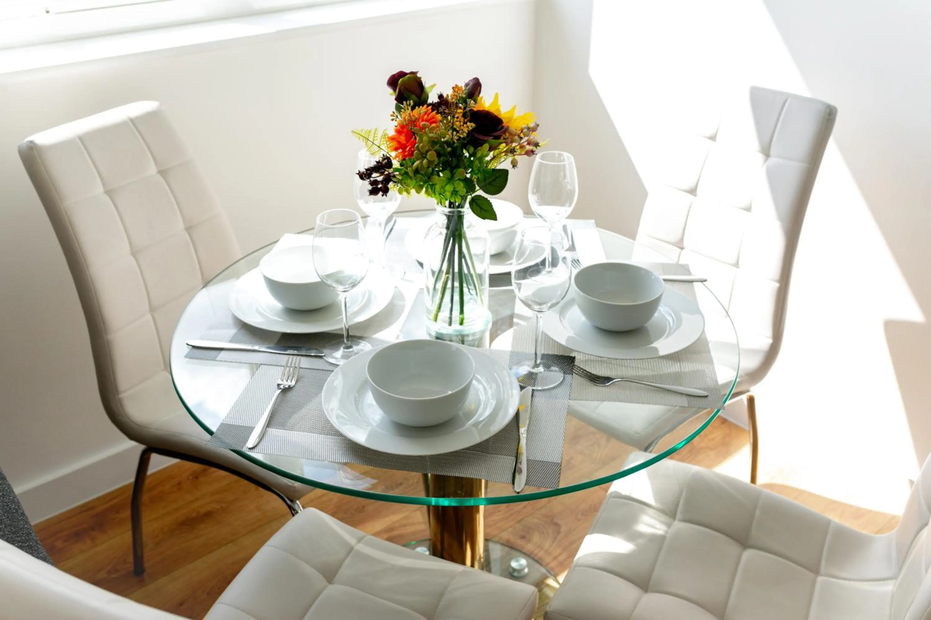 Dining area in Skyvillion - COZY APARTMENTS in Enfield Town With Free Parking & Wifi