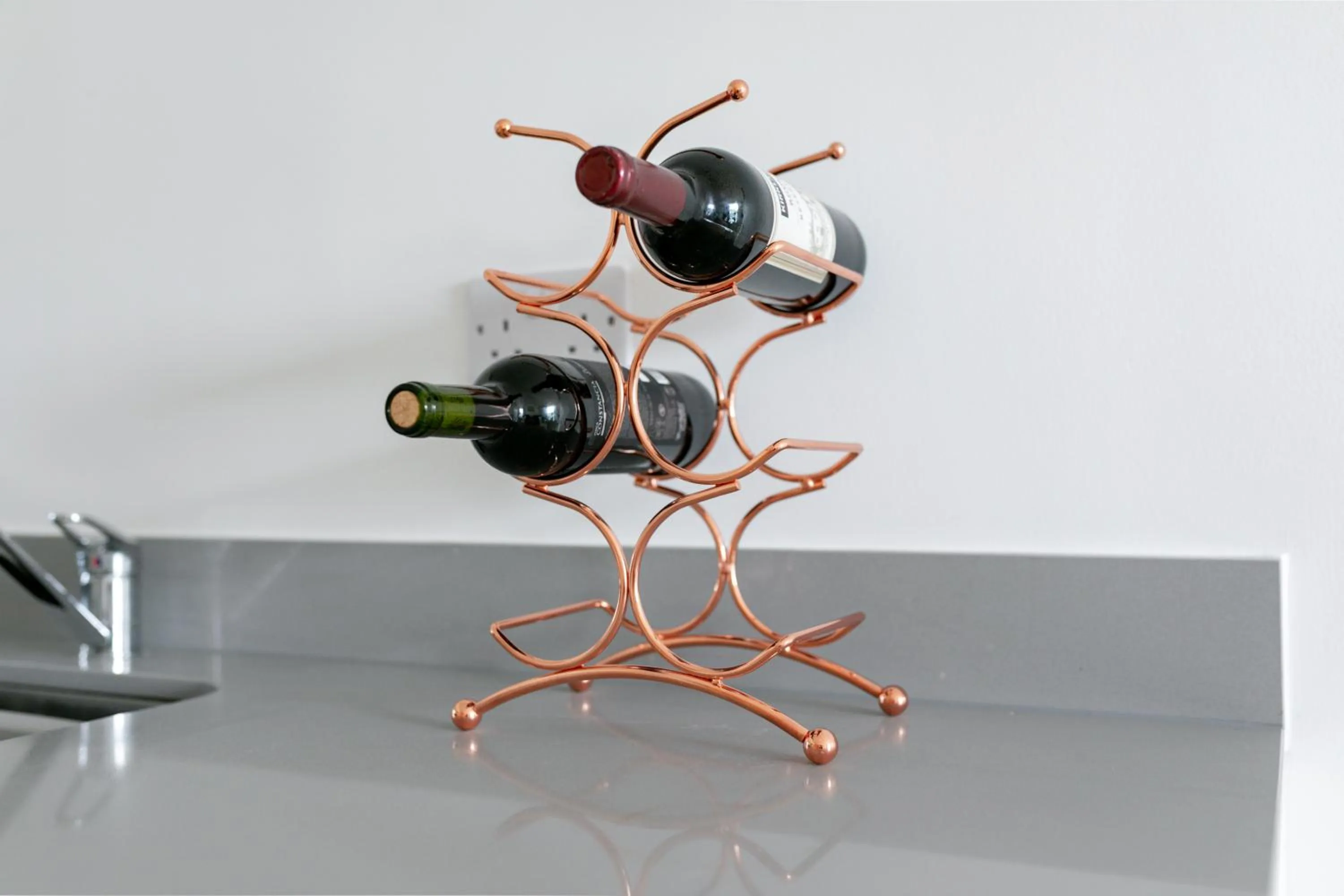 Drinks in Skyvillion - COZY APARTMENTS in Enfield Town With Free Parking & Wifi