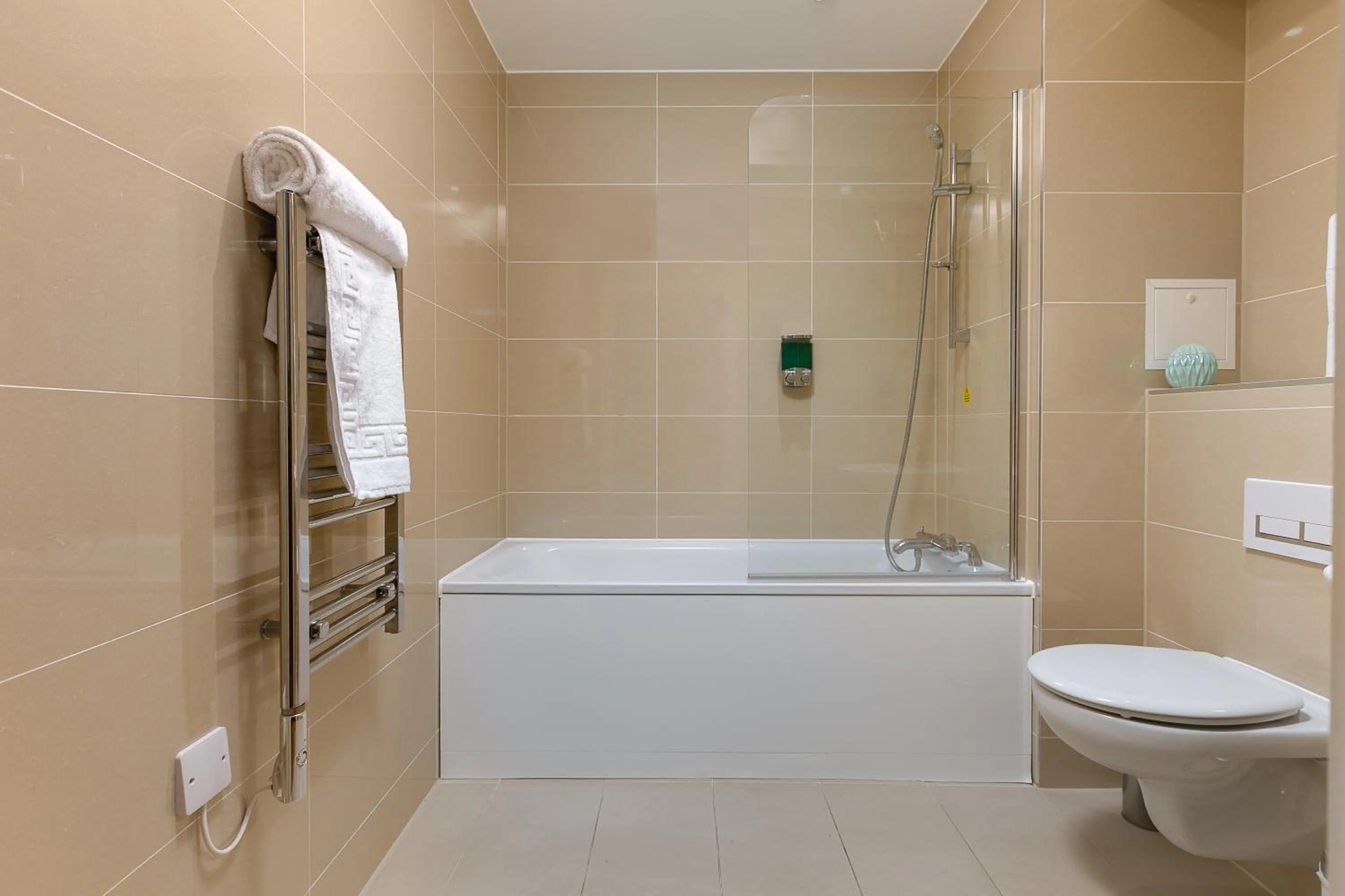 Toilet in Skyvillion - COZY APARTMENTS in Enfield Town With Free Parking & Wifi