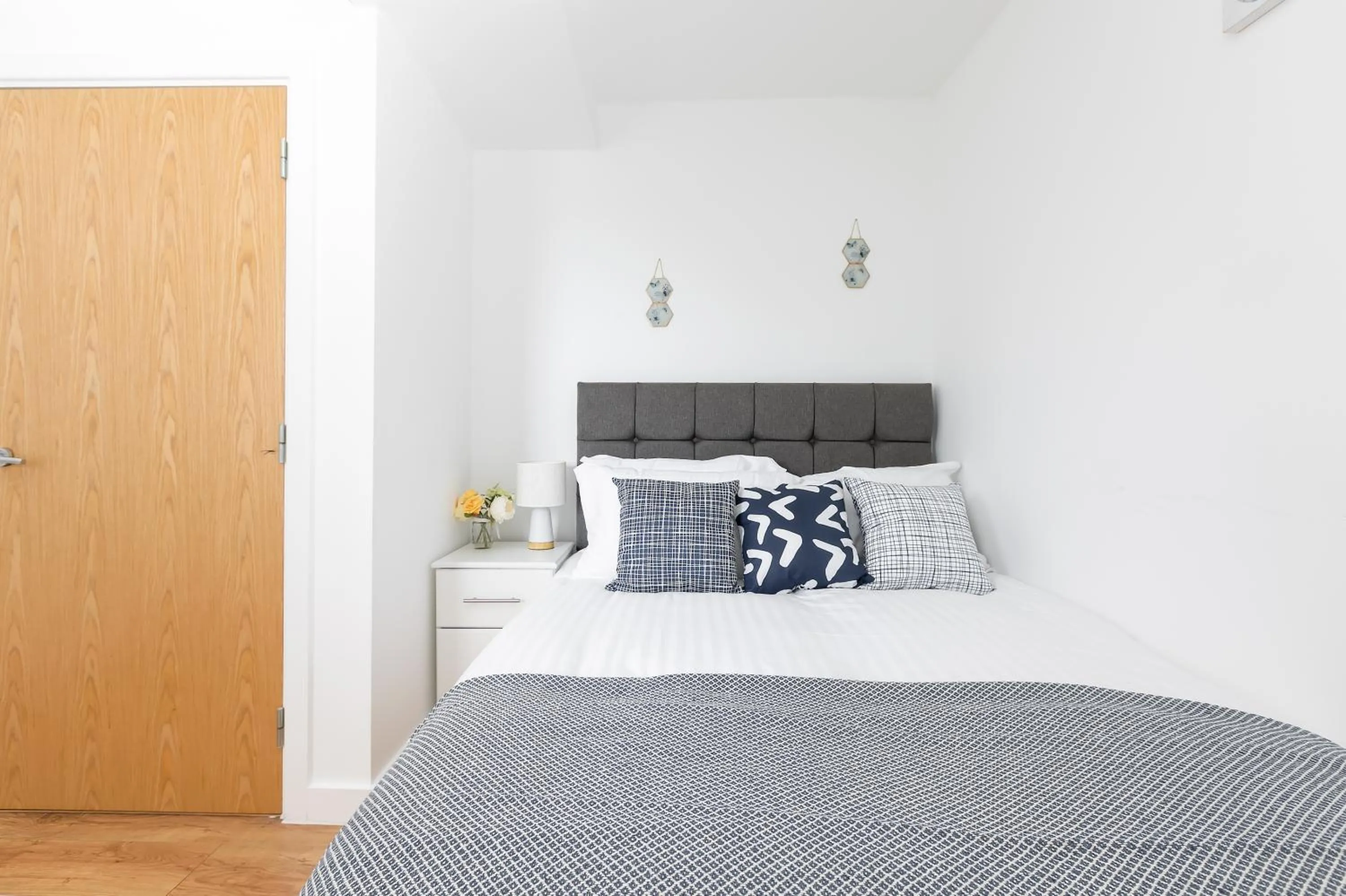Bedroom, Bed in Skyvillion - COZY APARTMENTS in Enfield Town With Free Parking & Wifi