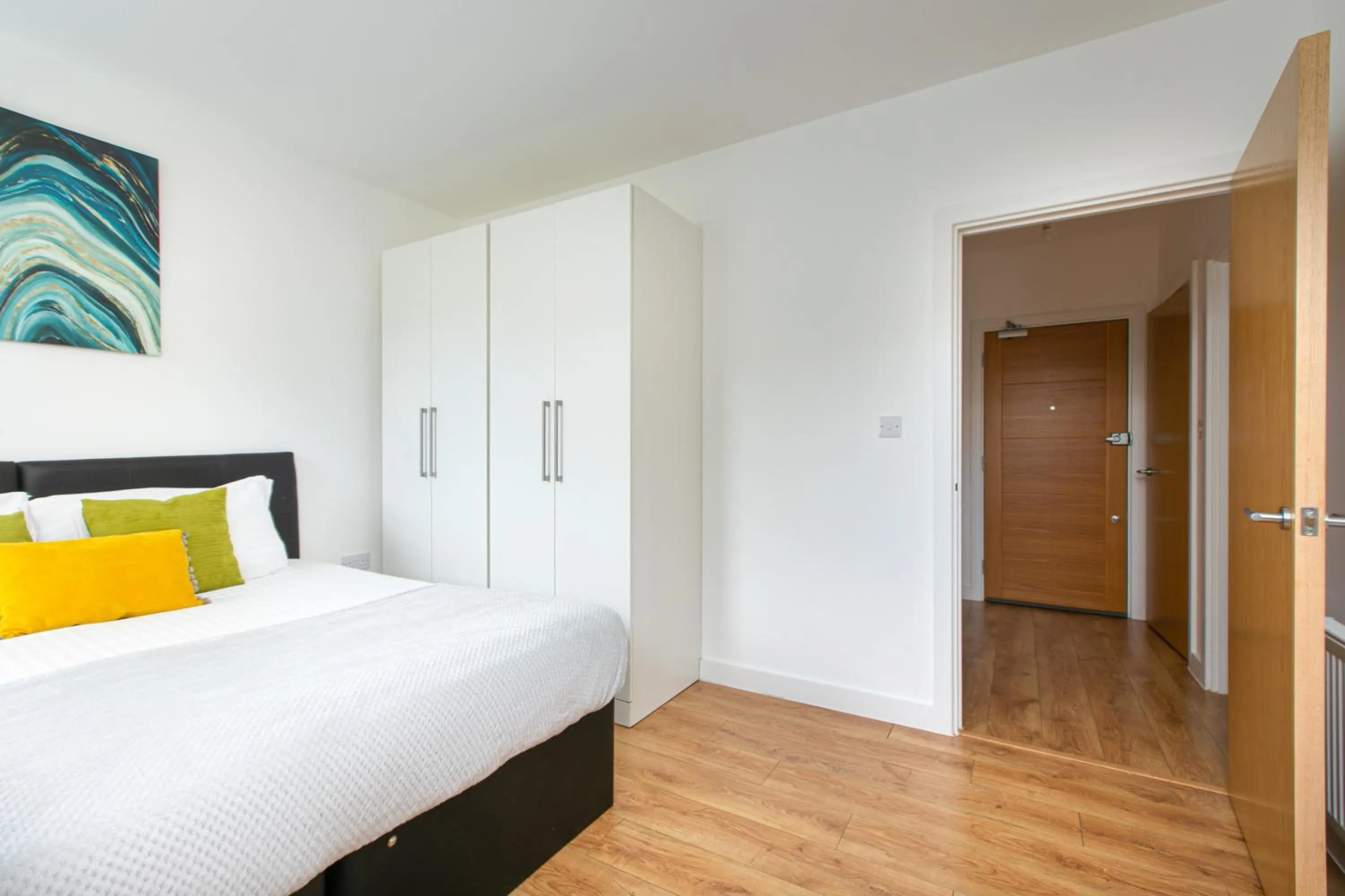 Photo of the whole room, Bed in Skyvillion - COZY APARTMENTS in Enfield Town With Free Parking & Wifi