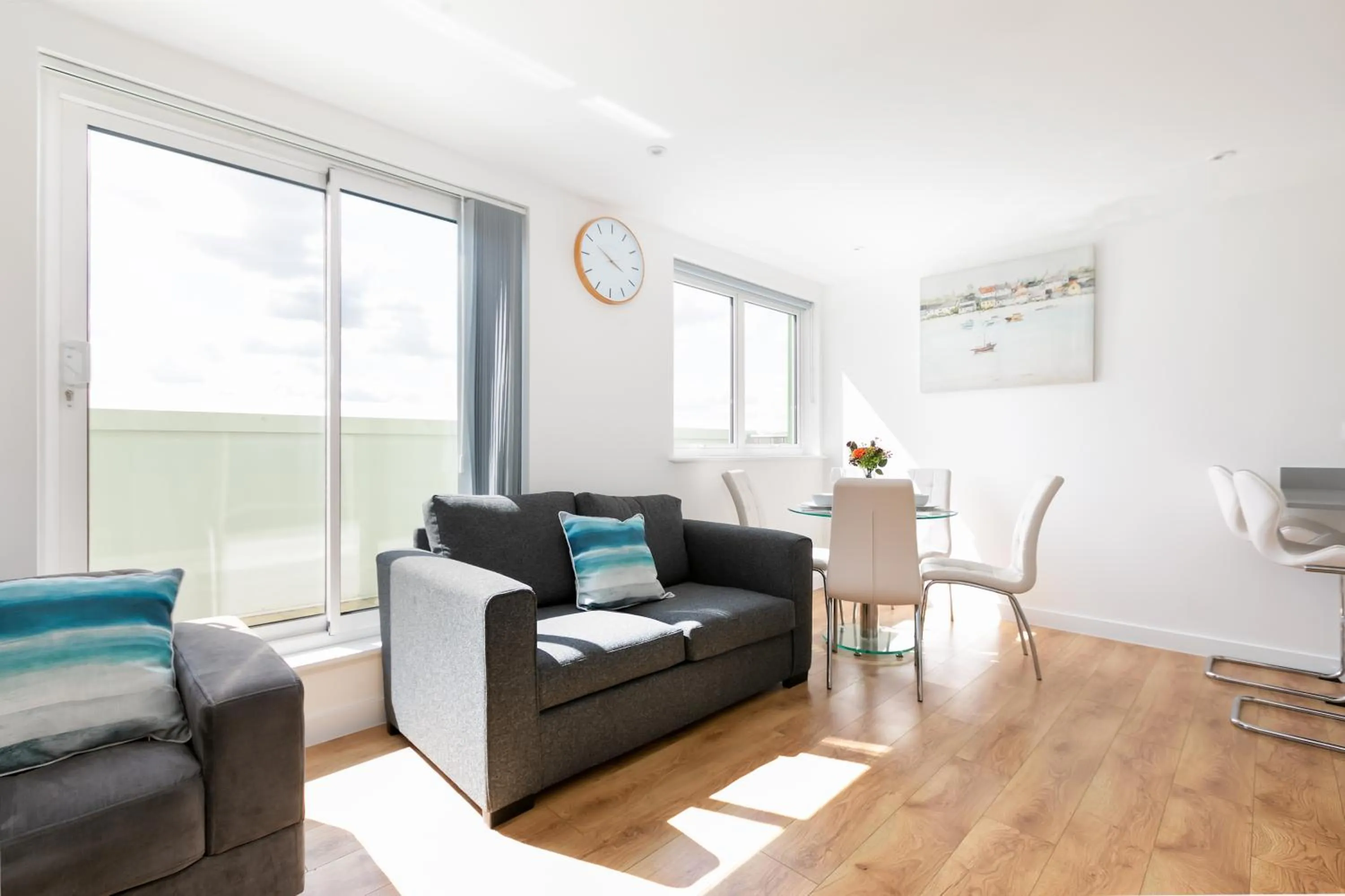 Living room in Skyvillion - COZY APARTMENTS in Enfield Town With Free Parking & Wifi