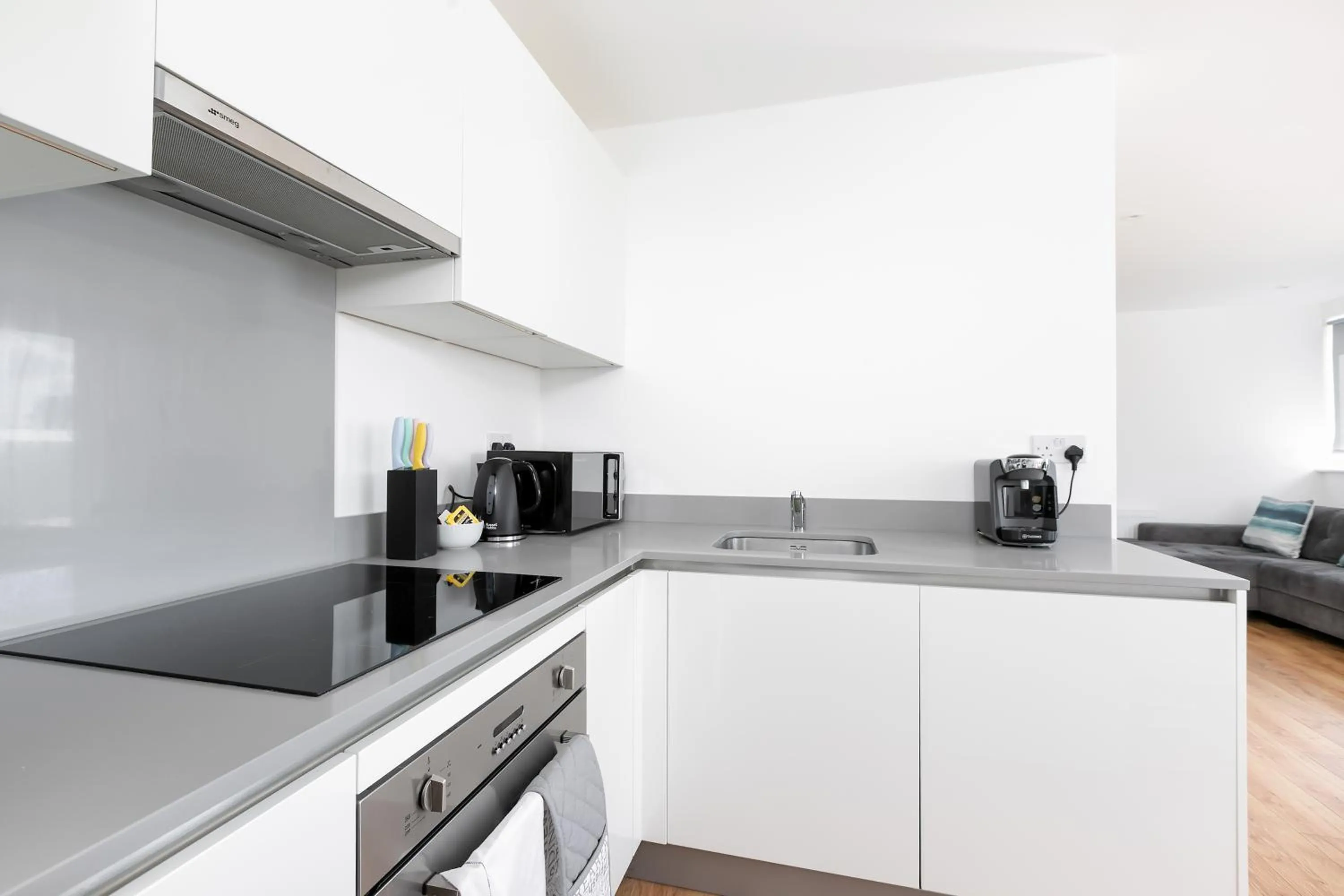 Kitchen or kitchenette in Skyvillion - COZY APARTMENTS in Enfield Town With Free Parking & Wifi