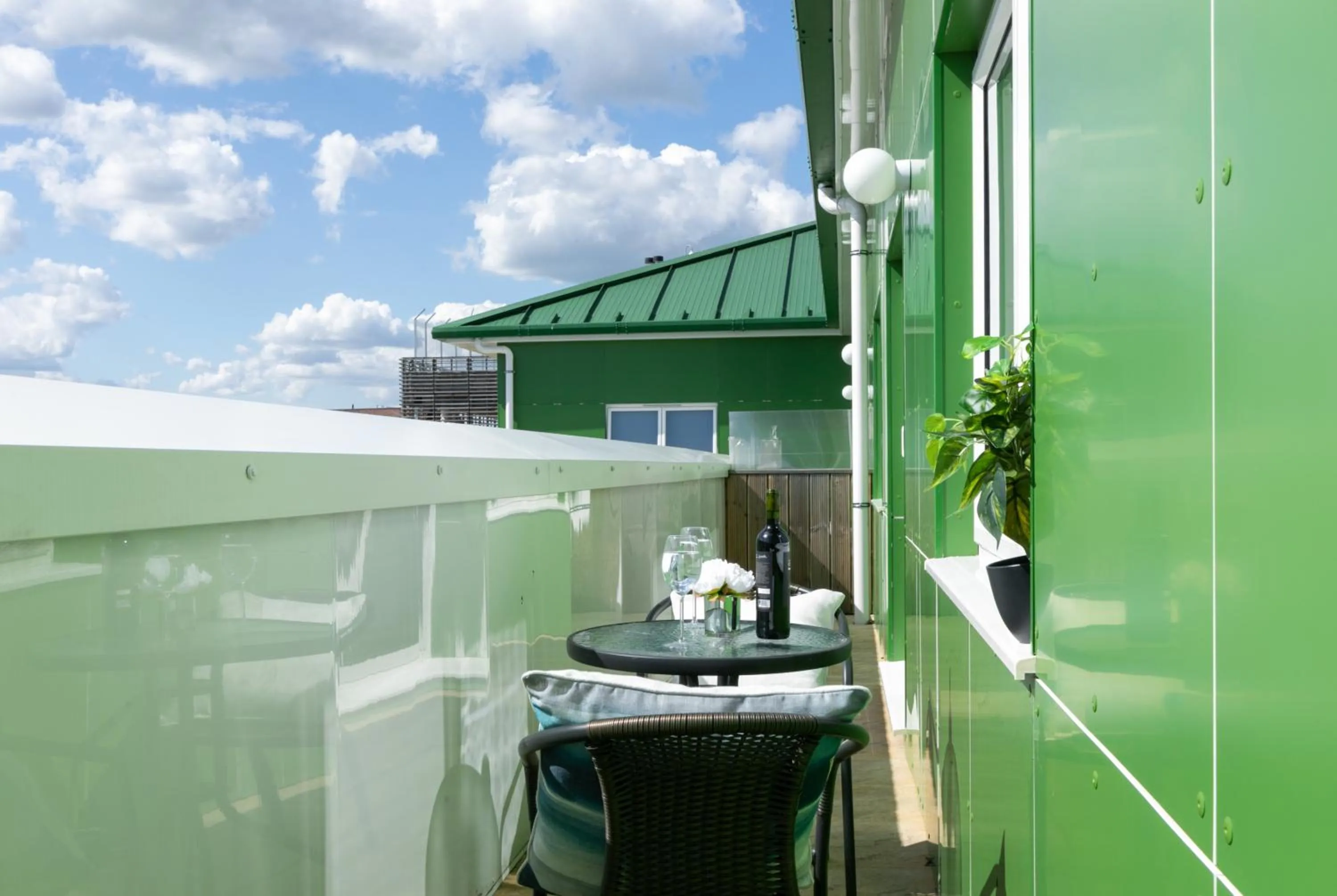 Balcony/Terrace in Skyvillion - COZY APARTMENTS in Enfield Town With Free Parking & Wifi