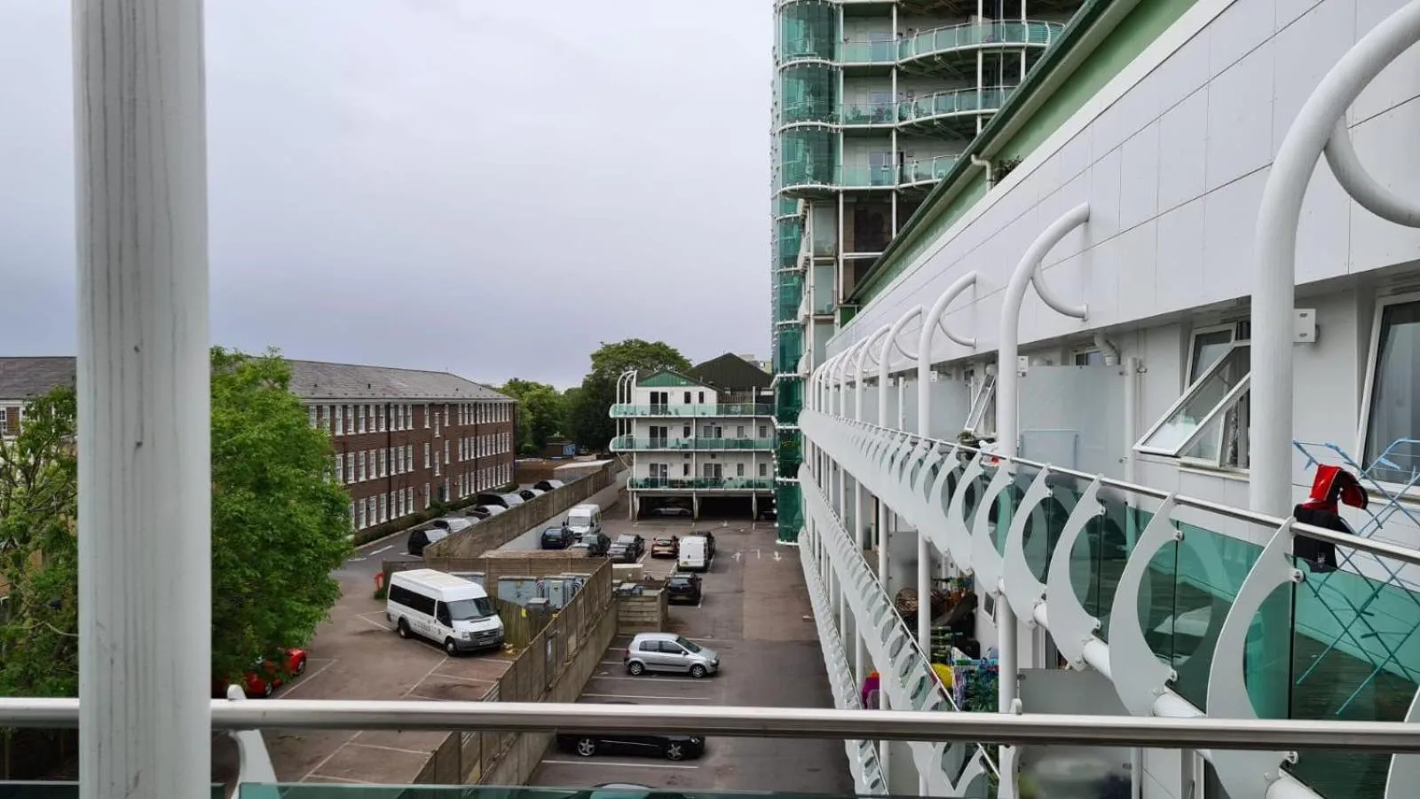 Balcony/Terrace in Skyvillion - COZY APARTMENTS in Enfield Town With Free Parking & Wifi