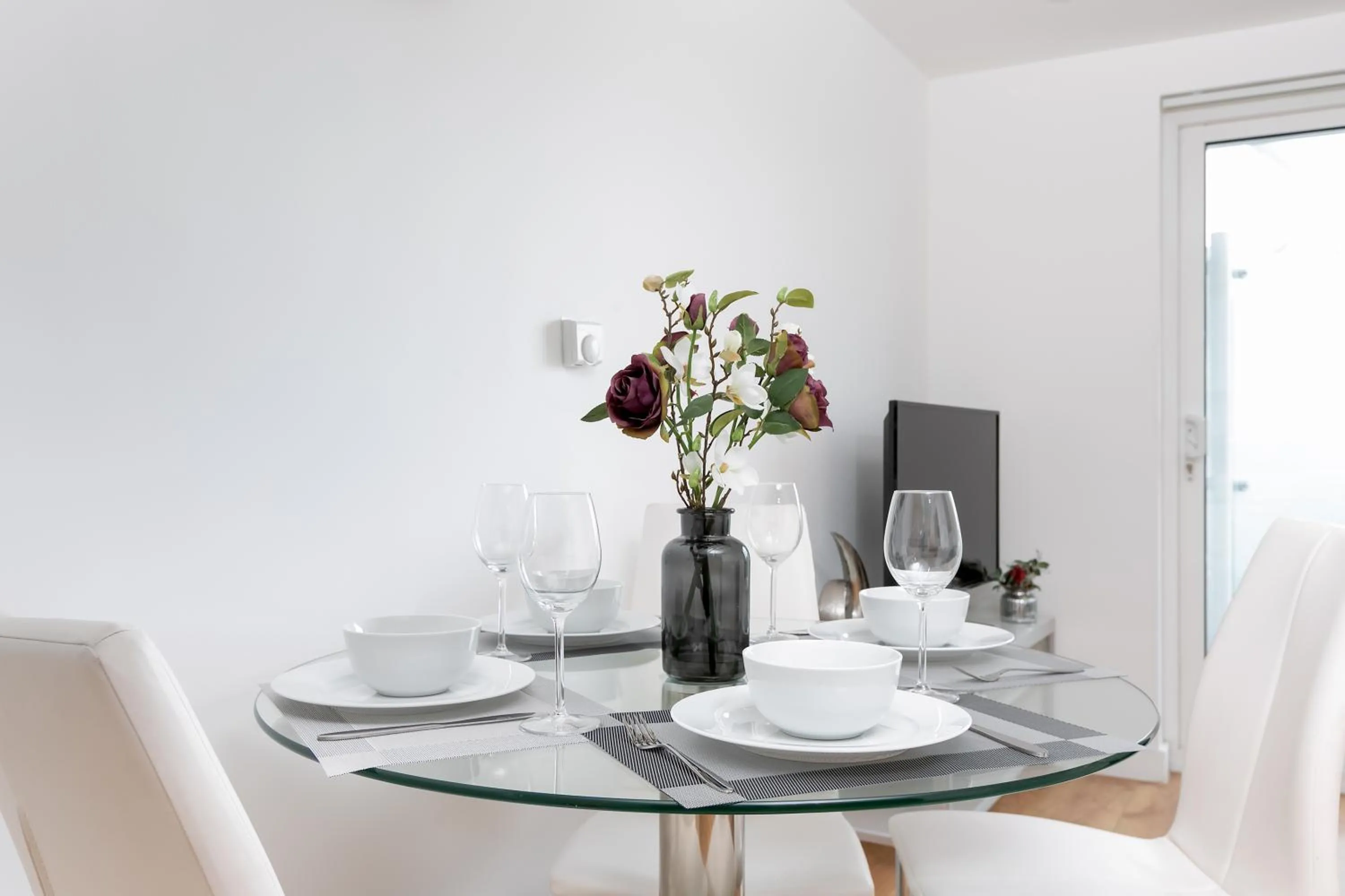 Dining area in Skyvillion - COZY APARTMENTS in Enfield Town With Free Parking & Wifi