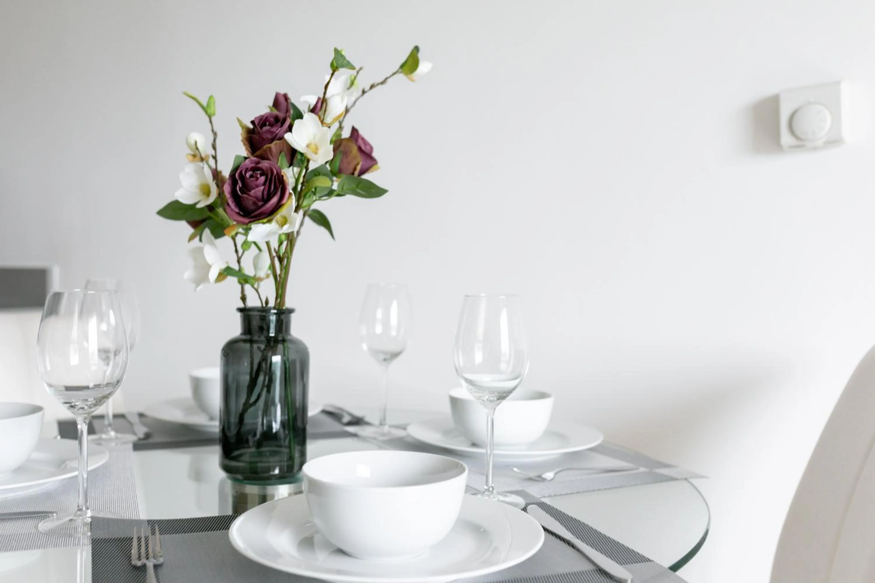 Dining area in Skyvillion - COZY APARTMENTS in Enfield Town With Free Parking & Wifi