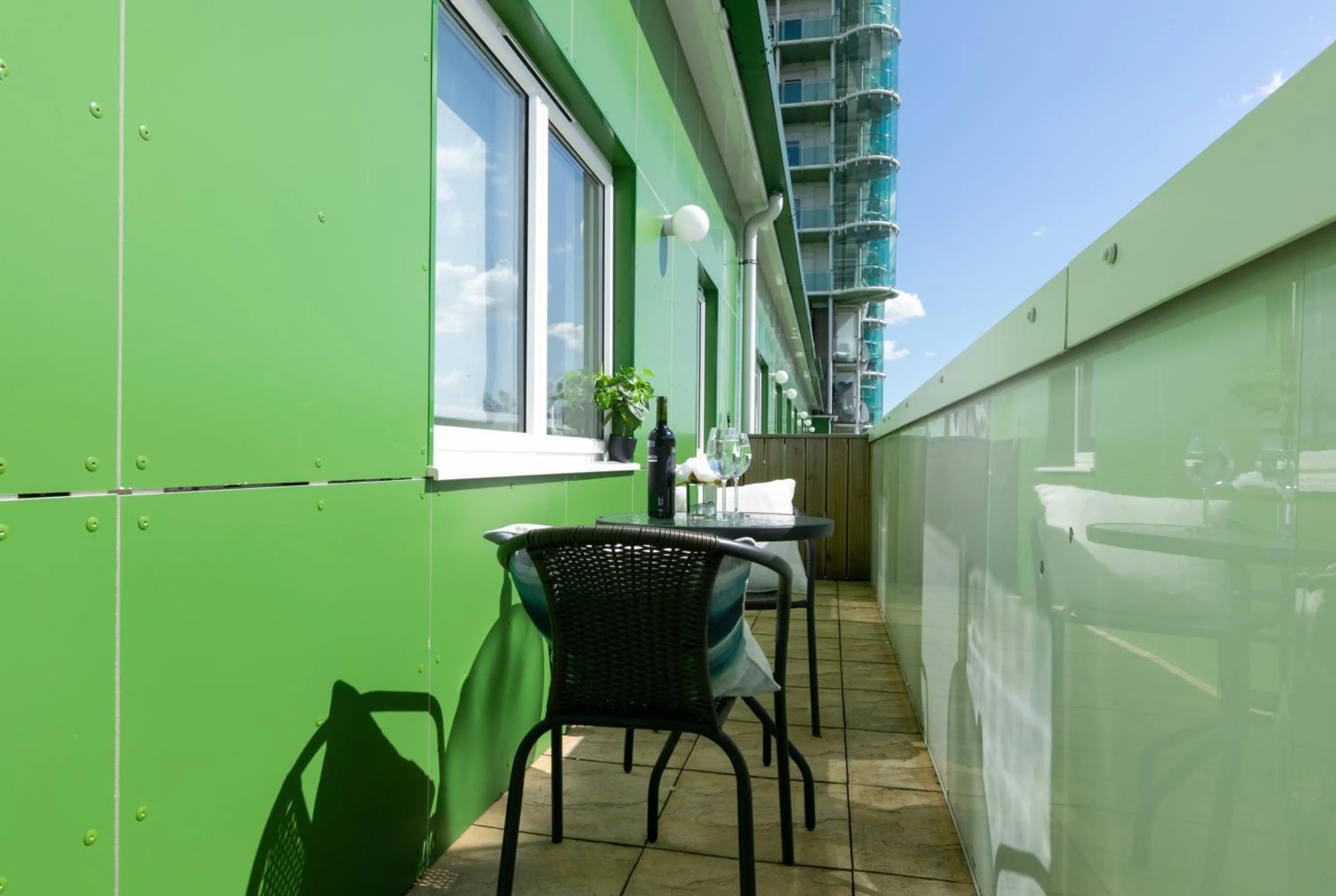 Patio in Skyvillion - COZY APARTMENTS in Enfield Town With Free Parking & Wifi
