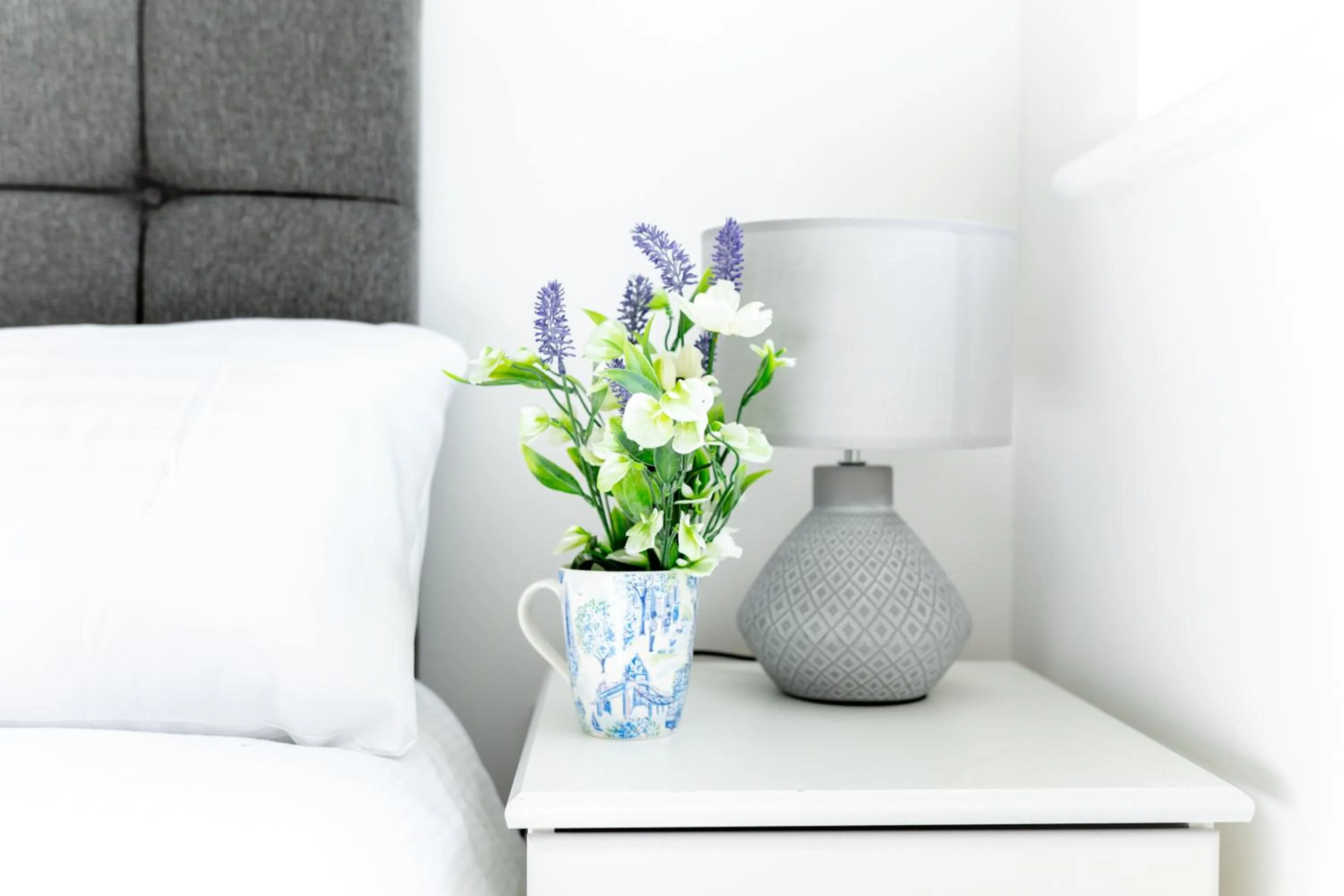 Bed in Skyvillion - COZY APARTMENTS in Enfield Town With Free Parking & Wifi