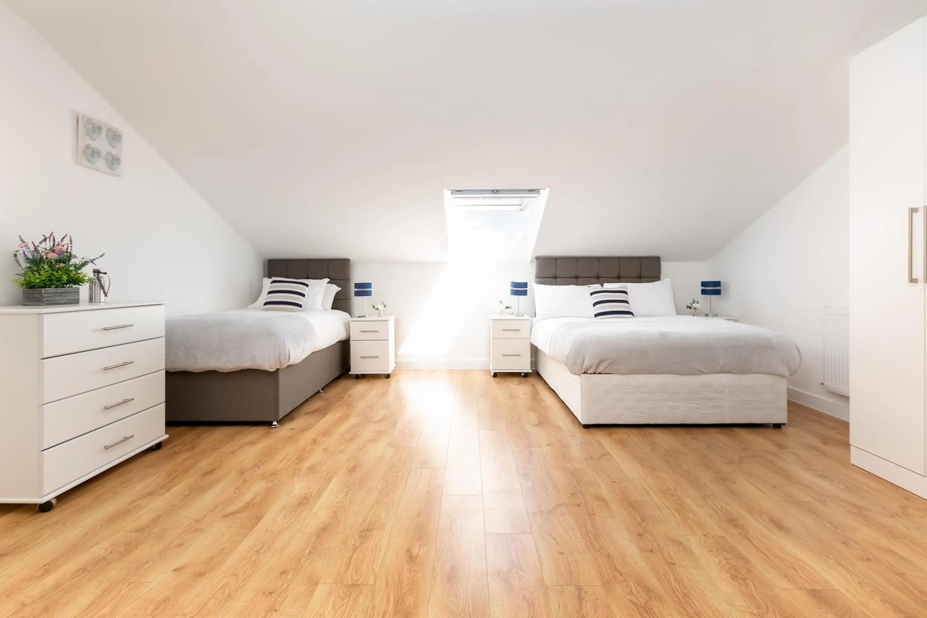 Bed in Skyvillion - COZY APARTMENTS in Enfield Town With Free Parking & Wifi