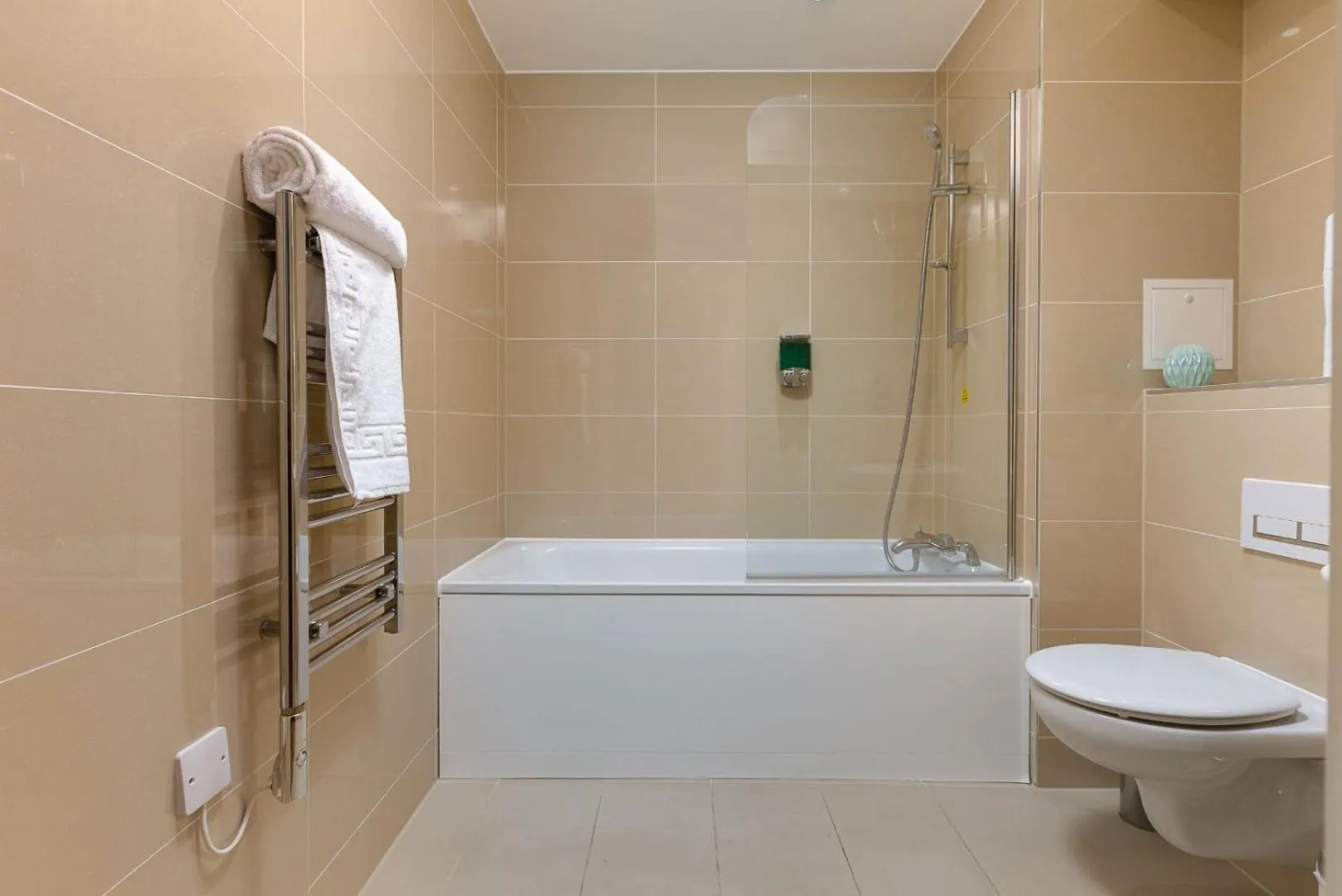 Toilet in Skyvillion - COZY APARTMENTS in Enfield Town With Free Parking & Wifi