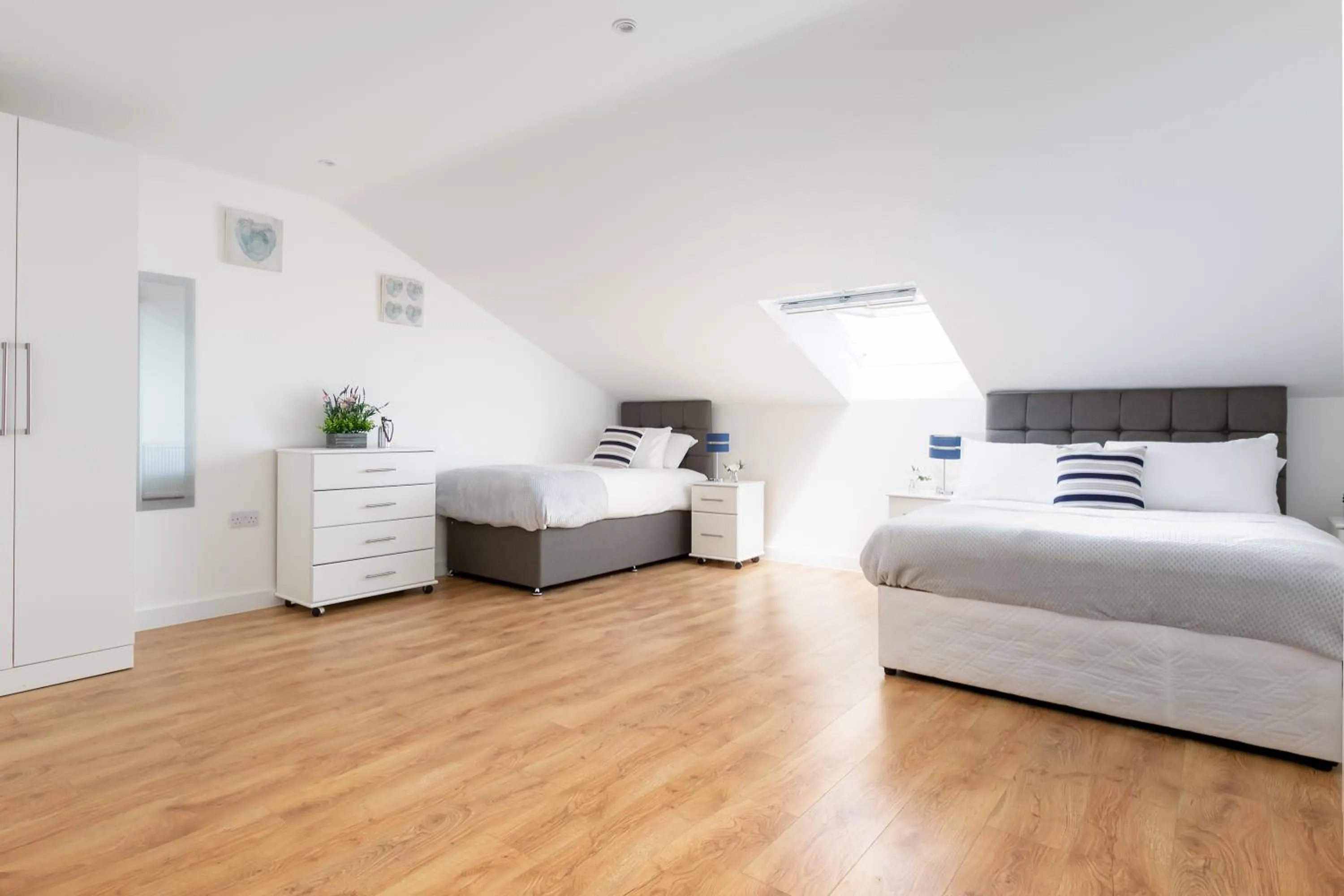 Bed in Skyvillion - COZY APARTMENTS in Enfield Town With Free Parking & Wifi