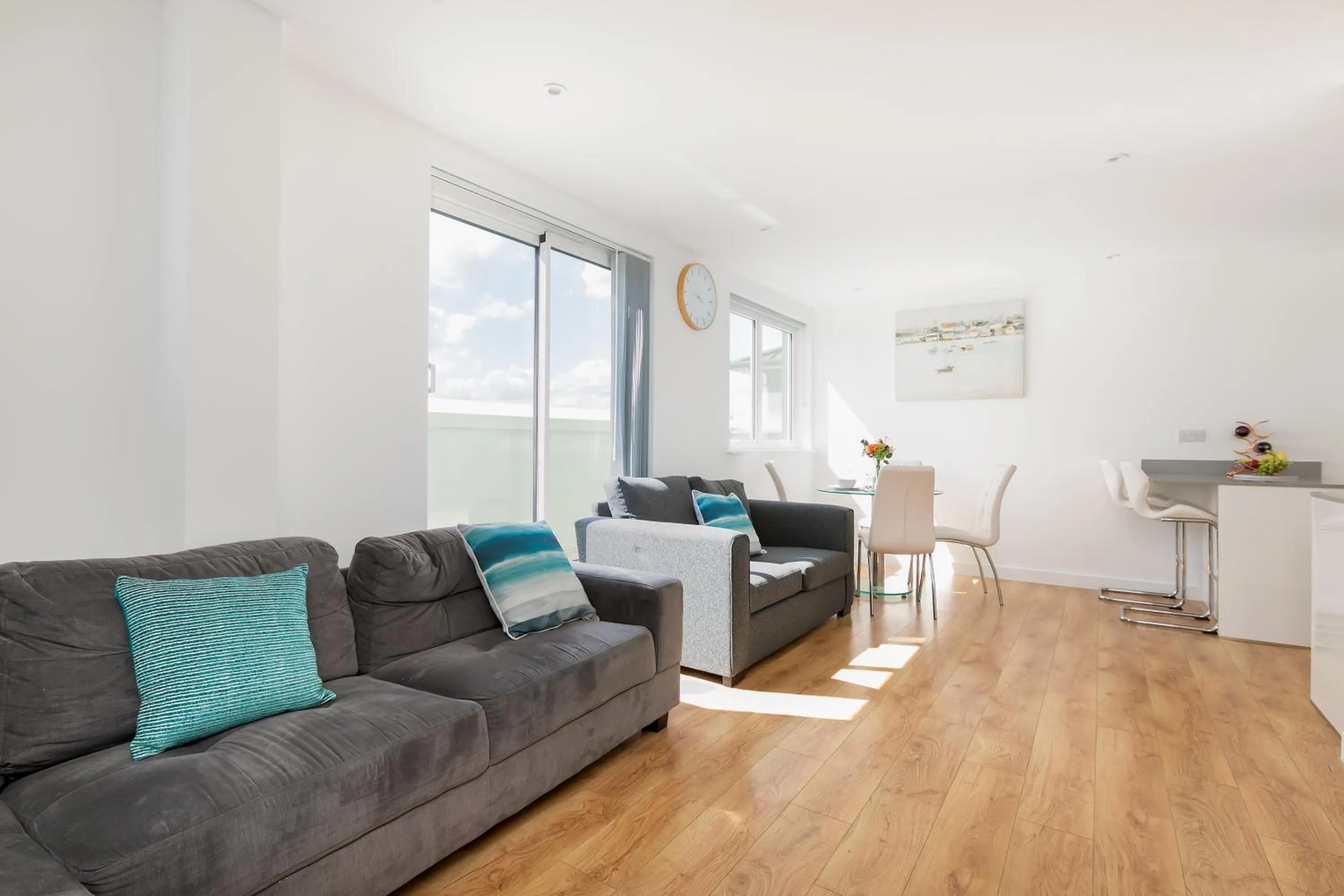 Living room in Skyvillion - COZY APARTMENTS in Enfield Town With Free Parking & Wifi