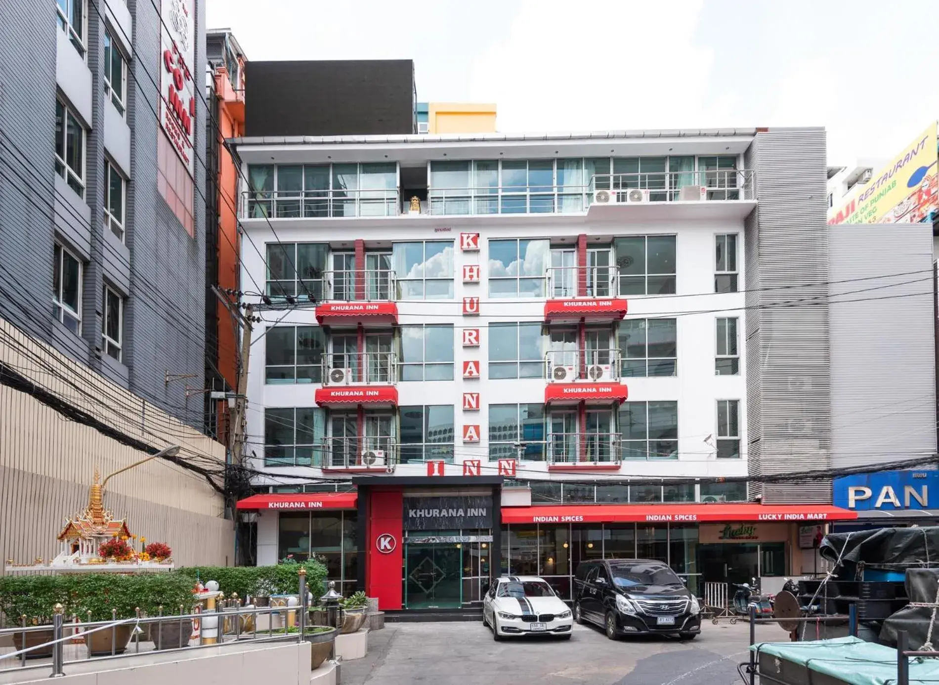 Facade/entrance in Khurana Inn Facade/entrance in Khurana Inn