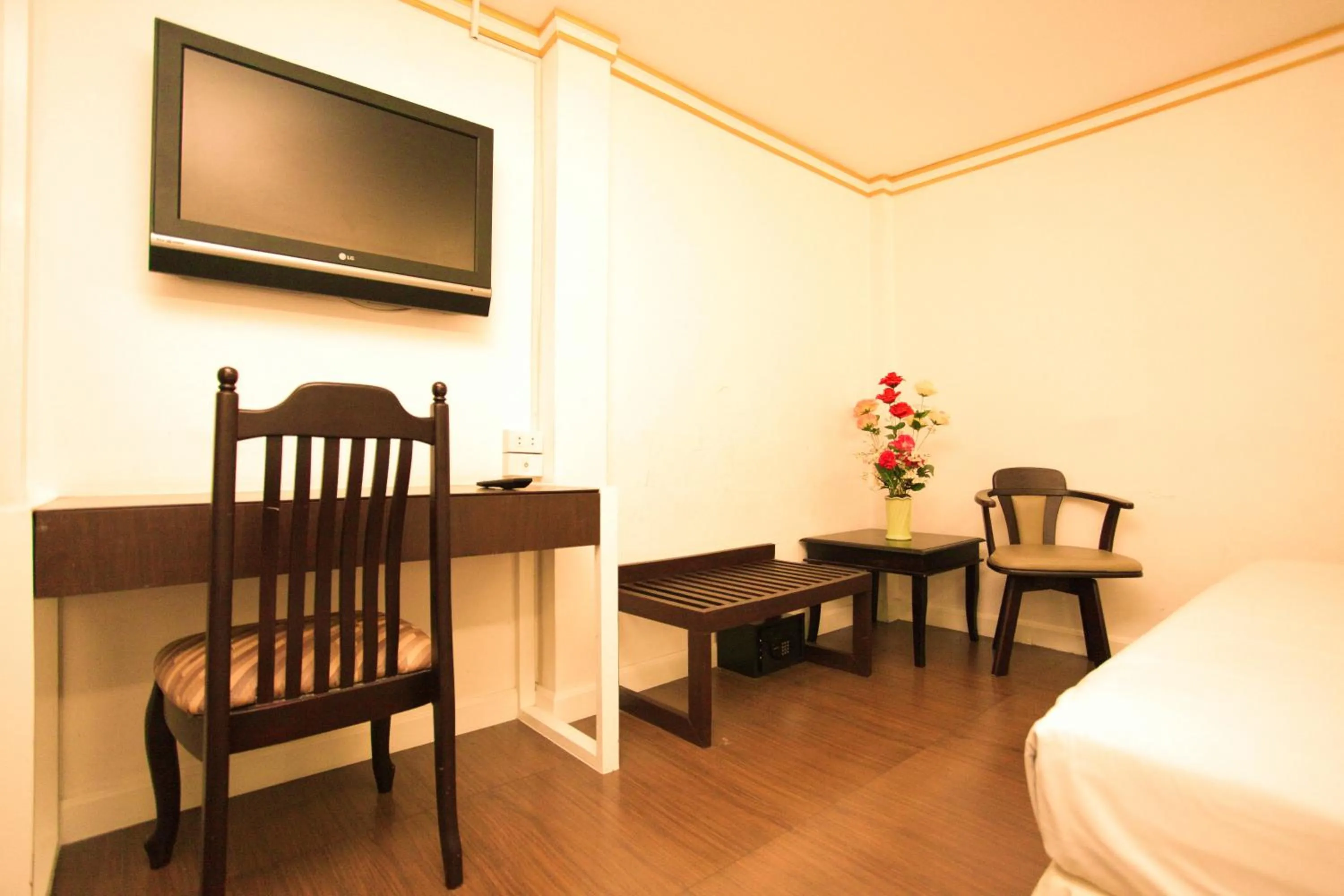 Seating area, Bed in Khurana Inn